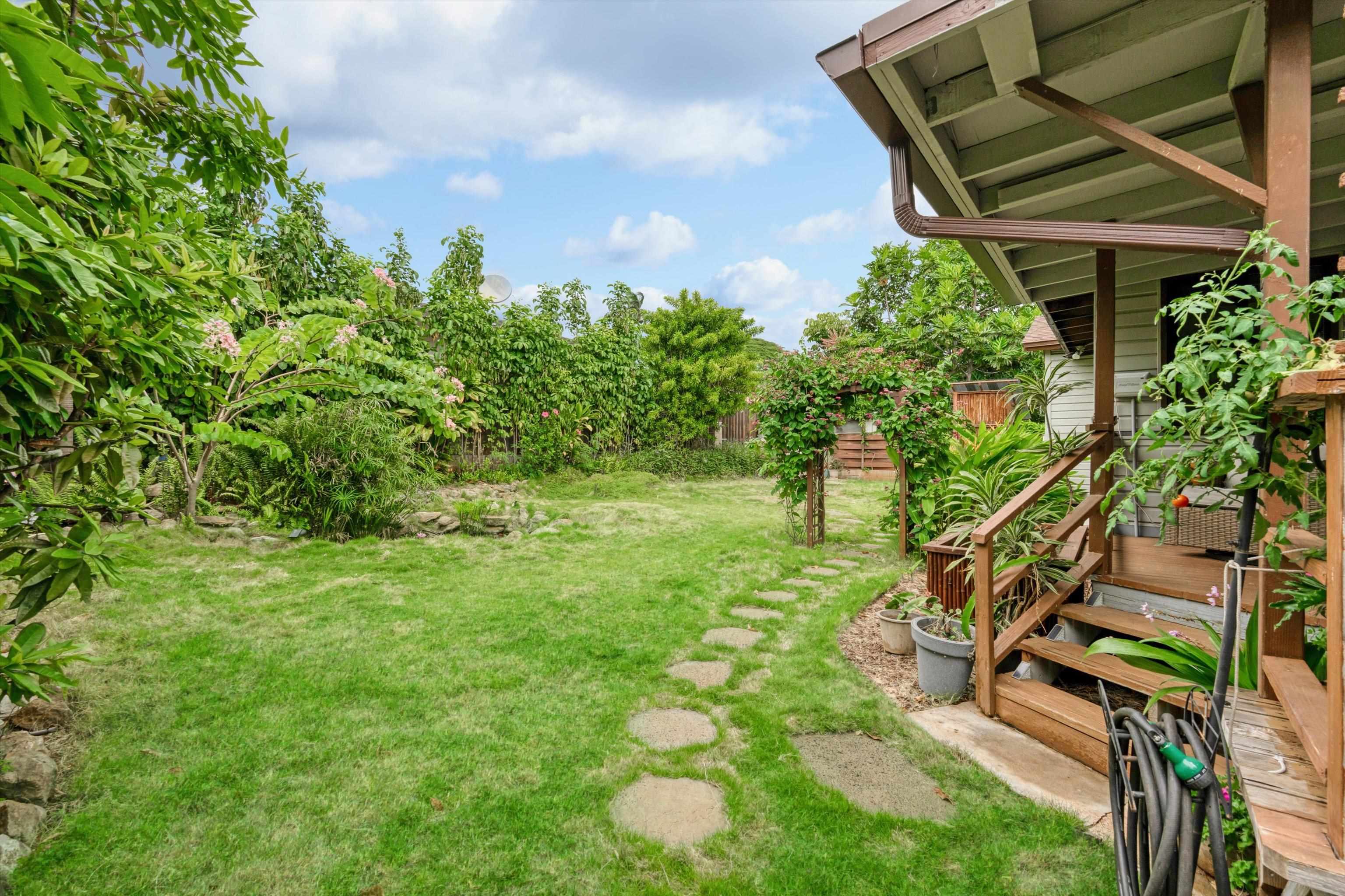 325  Kiele St , Wailuku home - photo 39 of 50