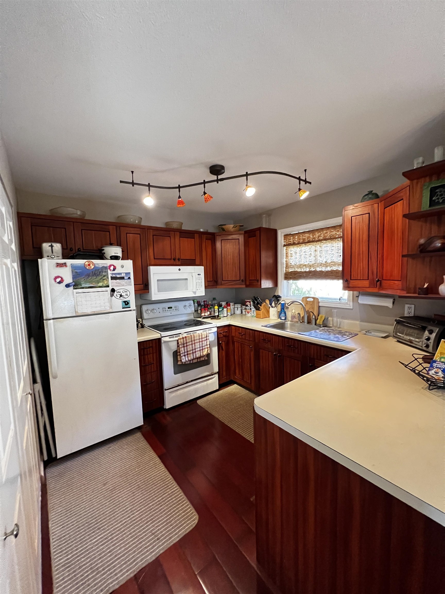 325  Thirteenth St , Lanai home - photo 19 of 40