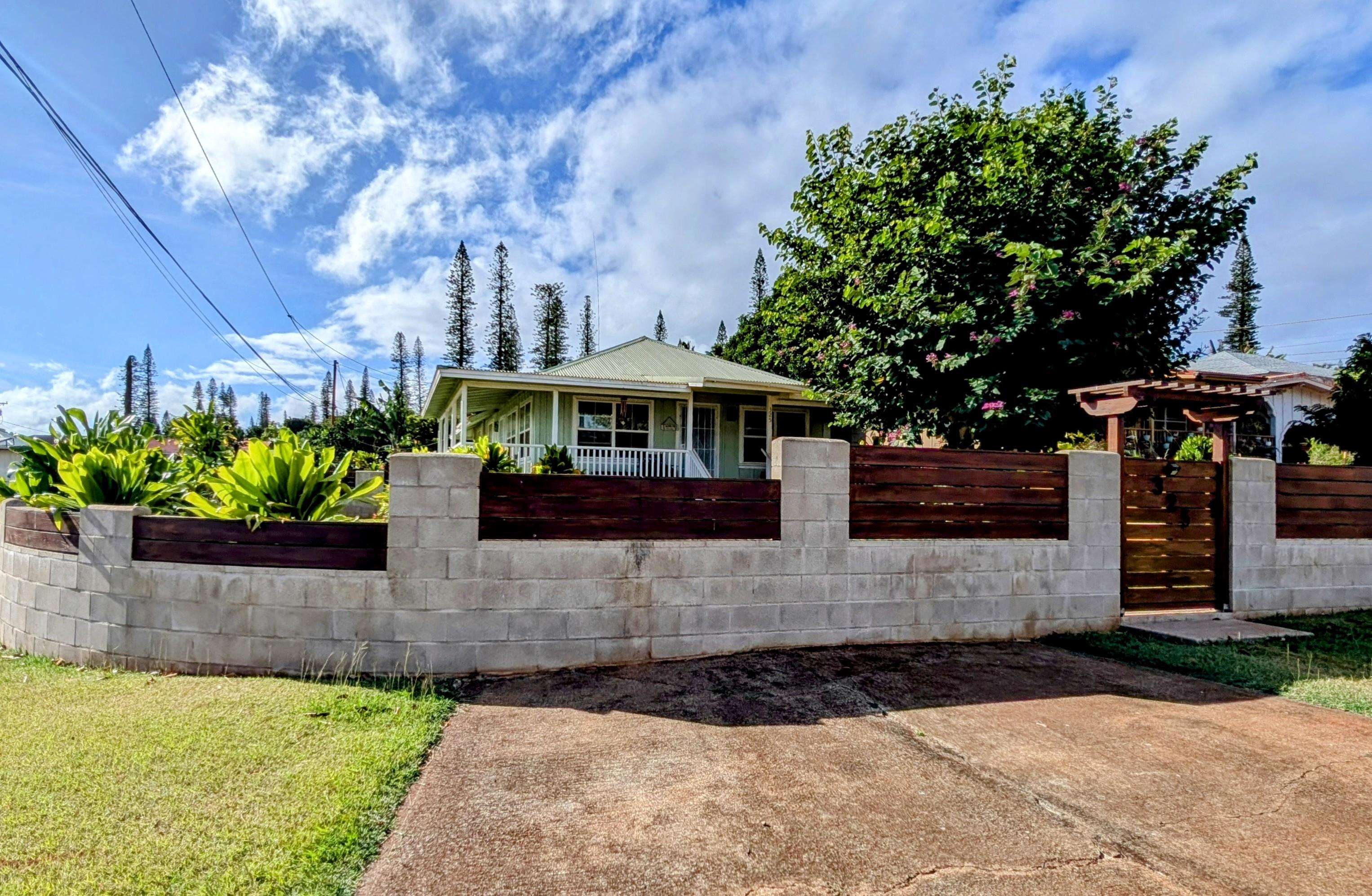 325  Thirteenth St , Lanai home - photo 3 of 40
