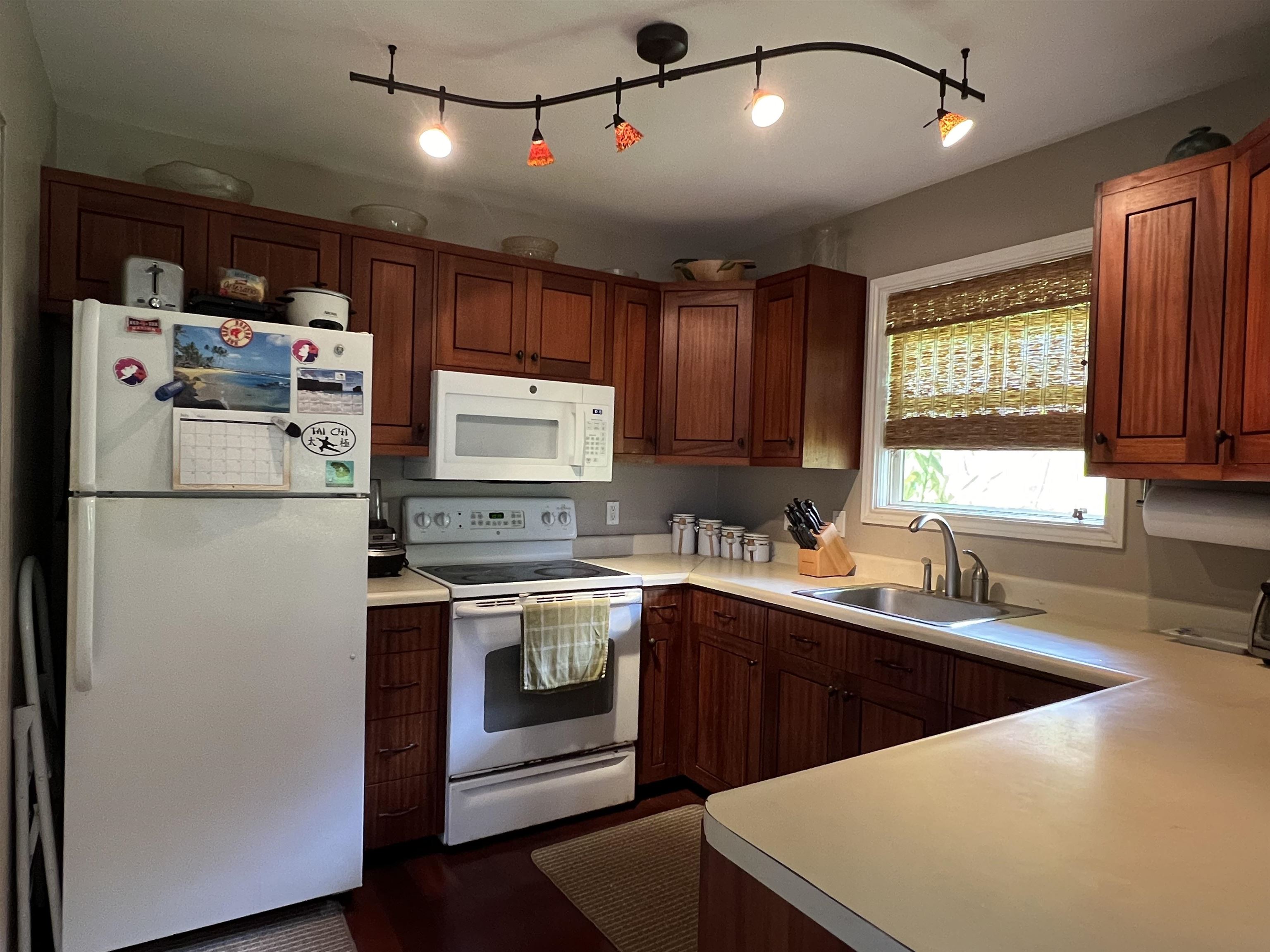 325  Thirteenth St , Lanai home - photo 38 of 40