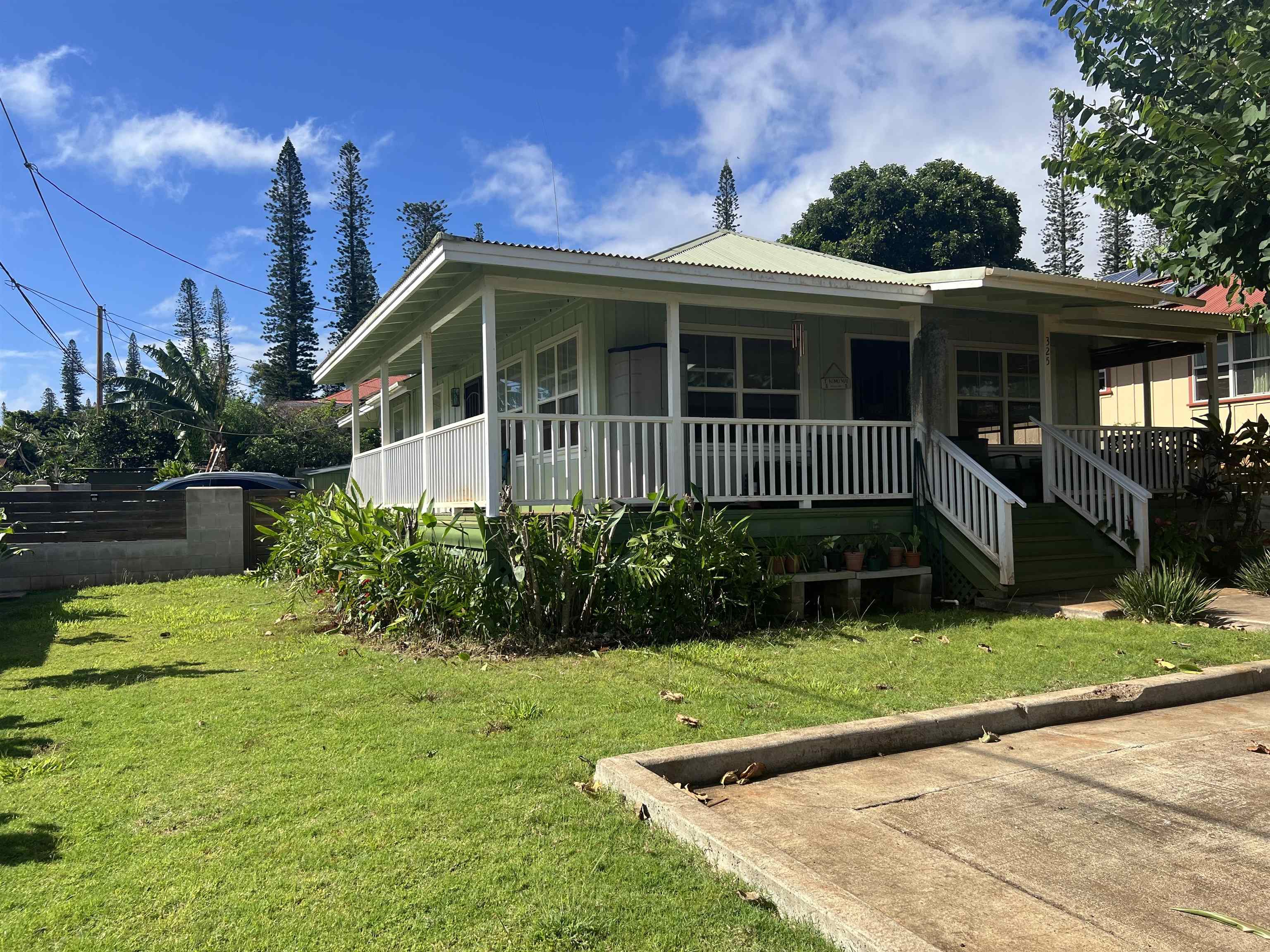 325  Thirteenth St , Lanai home - photo 5 of 37