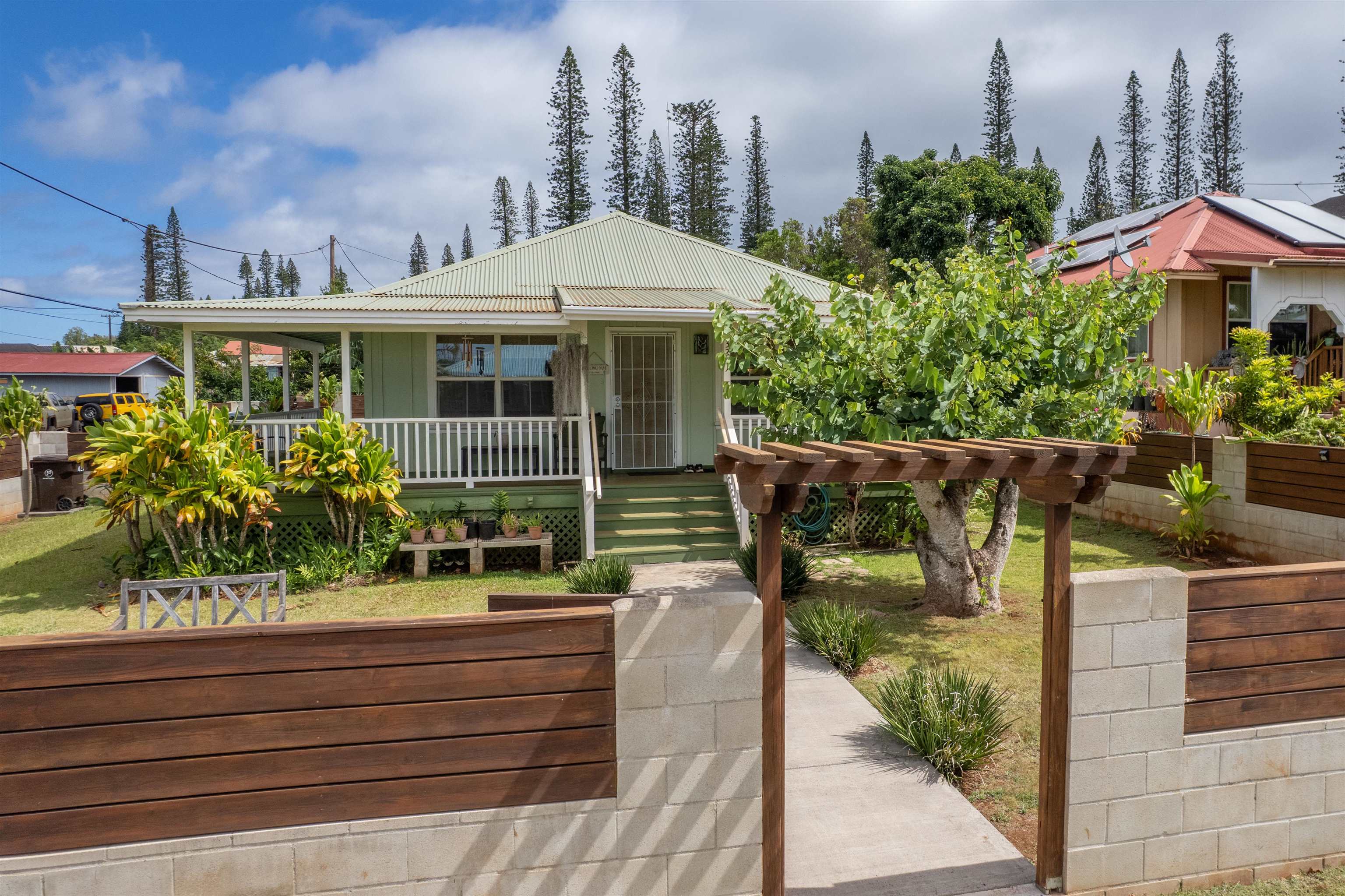 325  Thirteenth St , Lanai home - photo 2 of 21