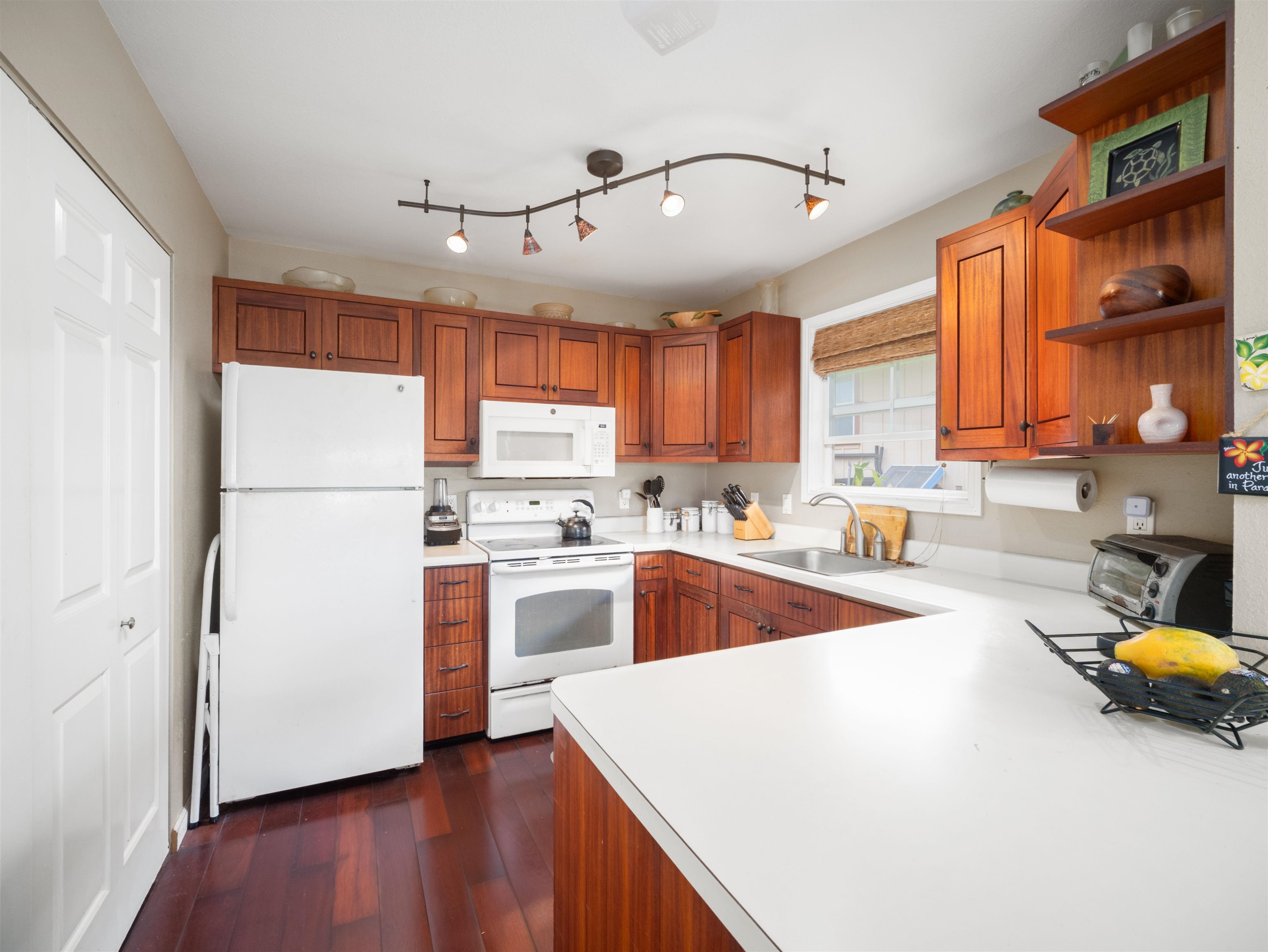 325  Thirteenth St , Lanai home - photo 6 of 21