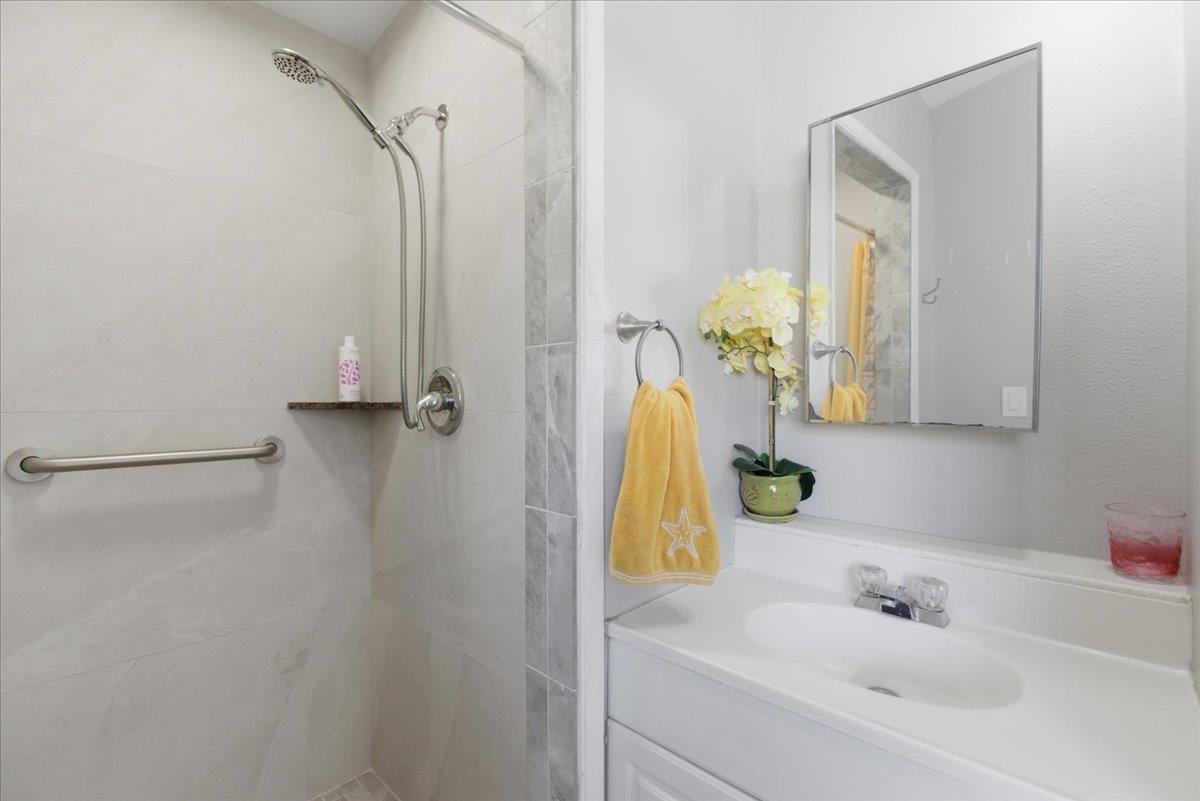 3260  Kihapai Pl , Pukalani home - photo 23 of 44