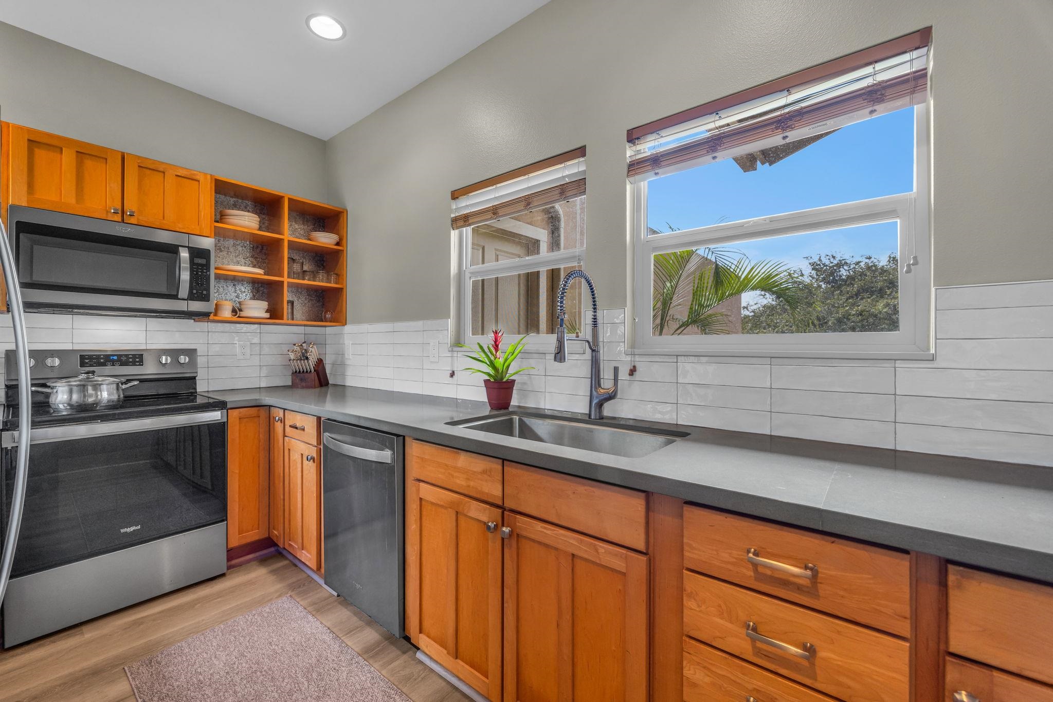 33  Hoku Pl , Spreckelsville/Paia/Kuau home - photo 5 of 18