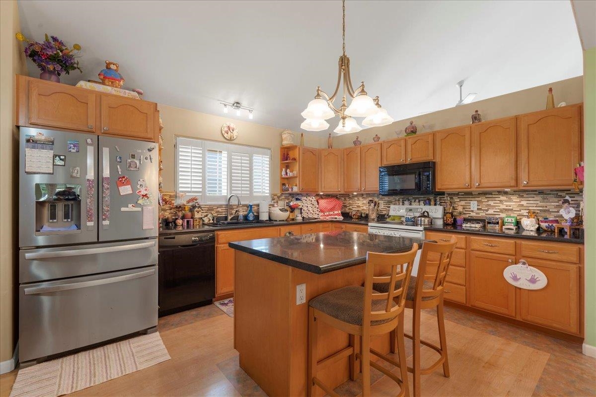 333  Puumakani Pl Fairways, Kahului home - photo 2 of 36