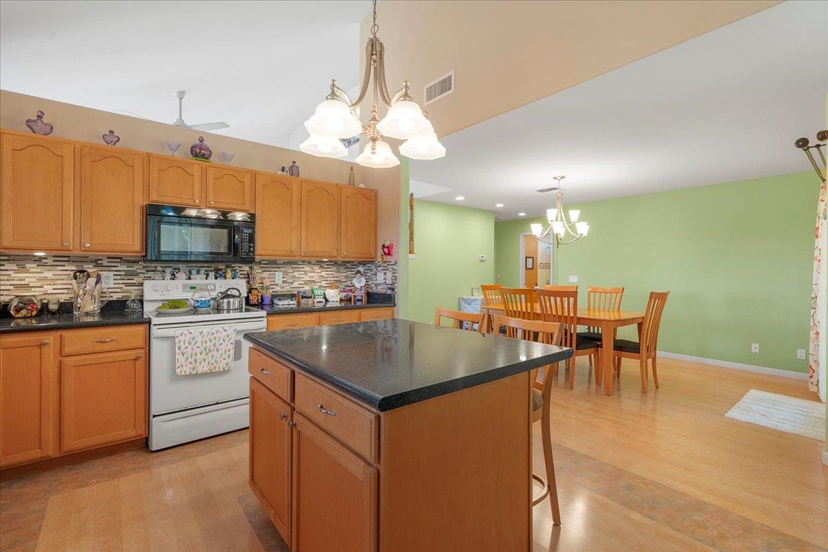 333  Puumakani Pl Fairways, Kahului home - photo 14 of 36