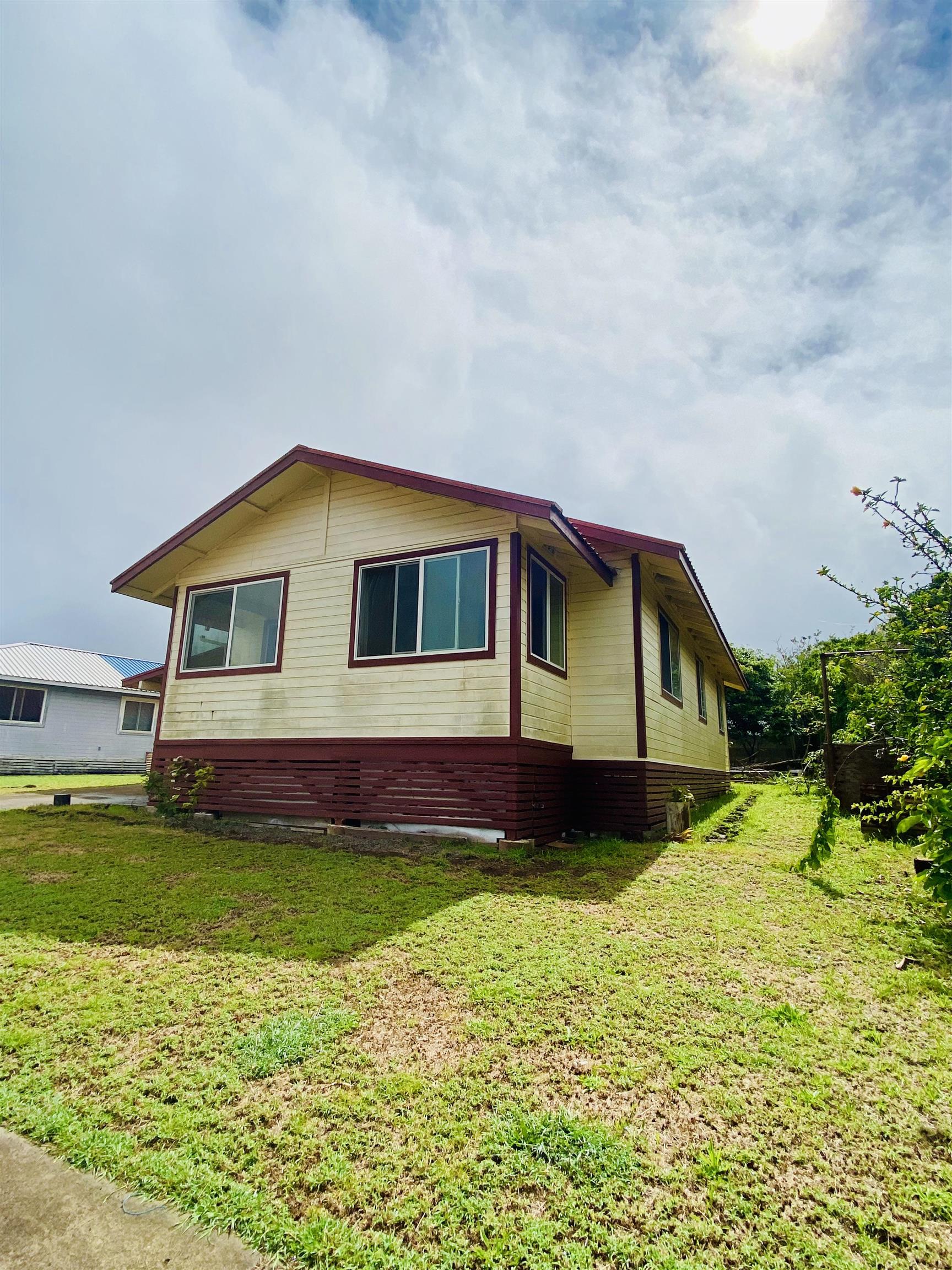 337  Ahakea St Olopua, Lanai home - photo 2 of 4