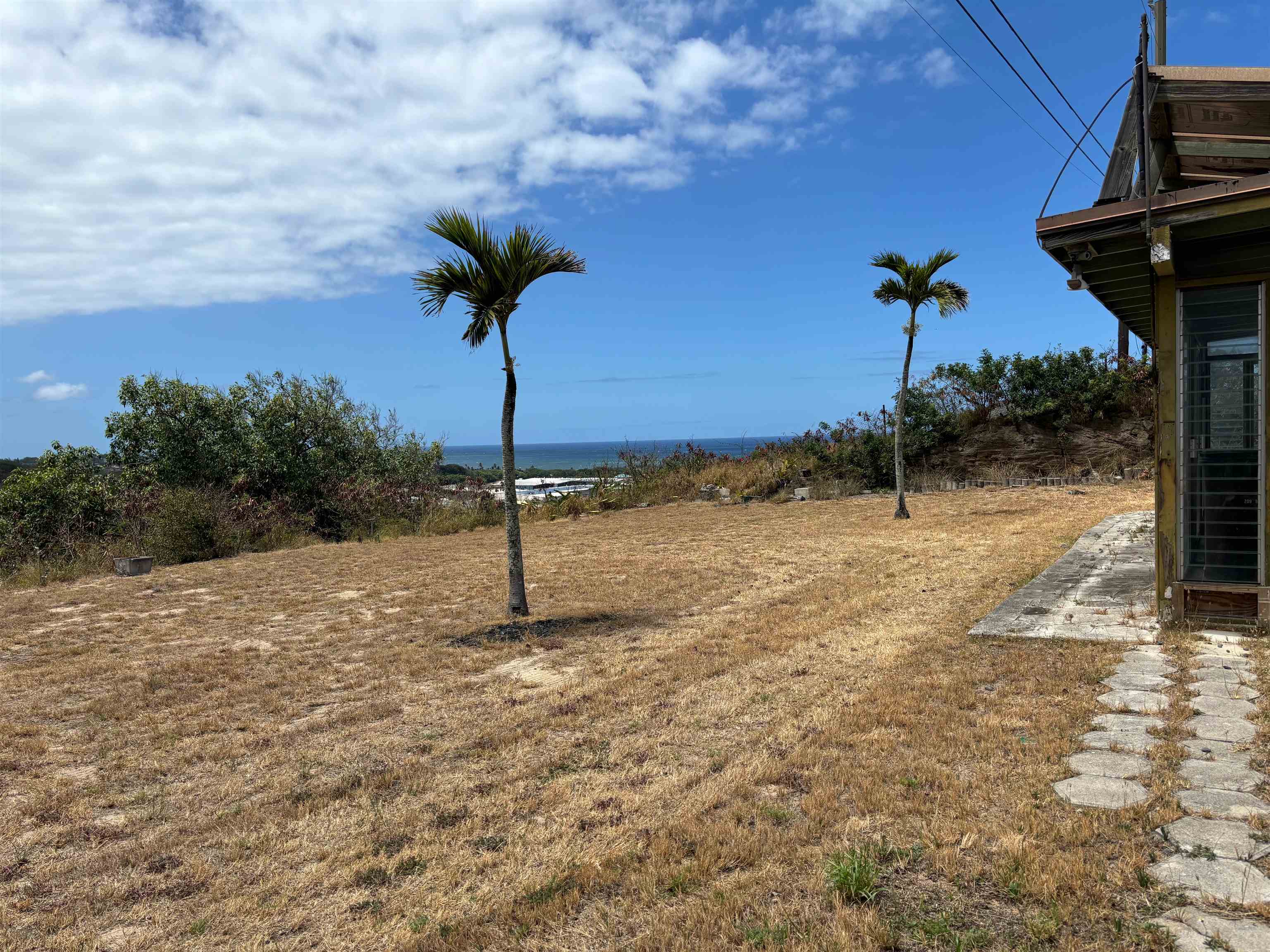 339  Liholiho St , Wailuku home - photo 3 of 16