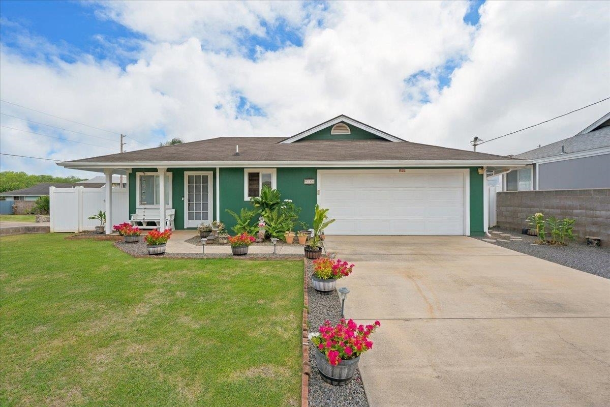34  Mauli Ola St , Wailuku home - photo 2 of 35
