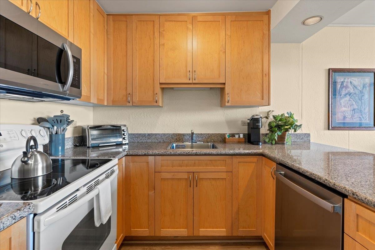 Kaanapali Shores condo # 428, Lahaina, Hawaii - photo 13 of 28