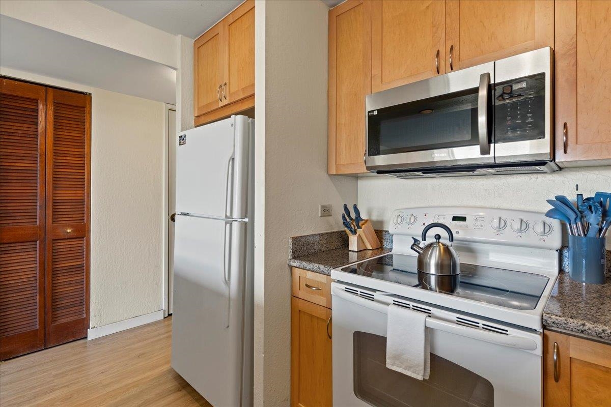 Kaanapali Shores condo # 428, Lahaina, Hawaii - photo 14 of 28