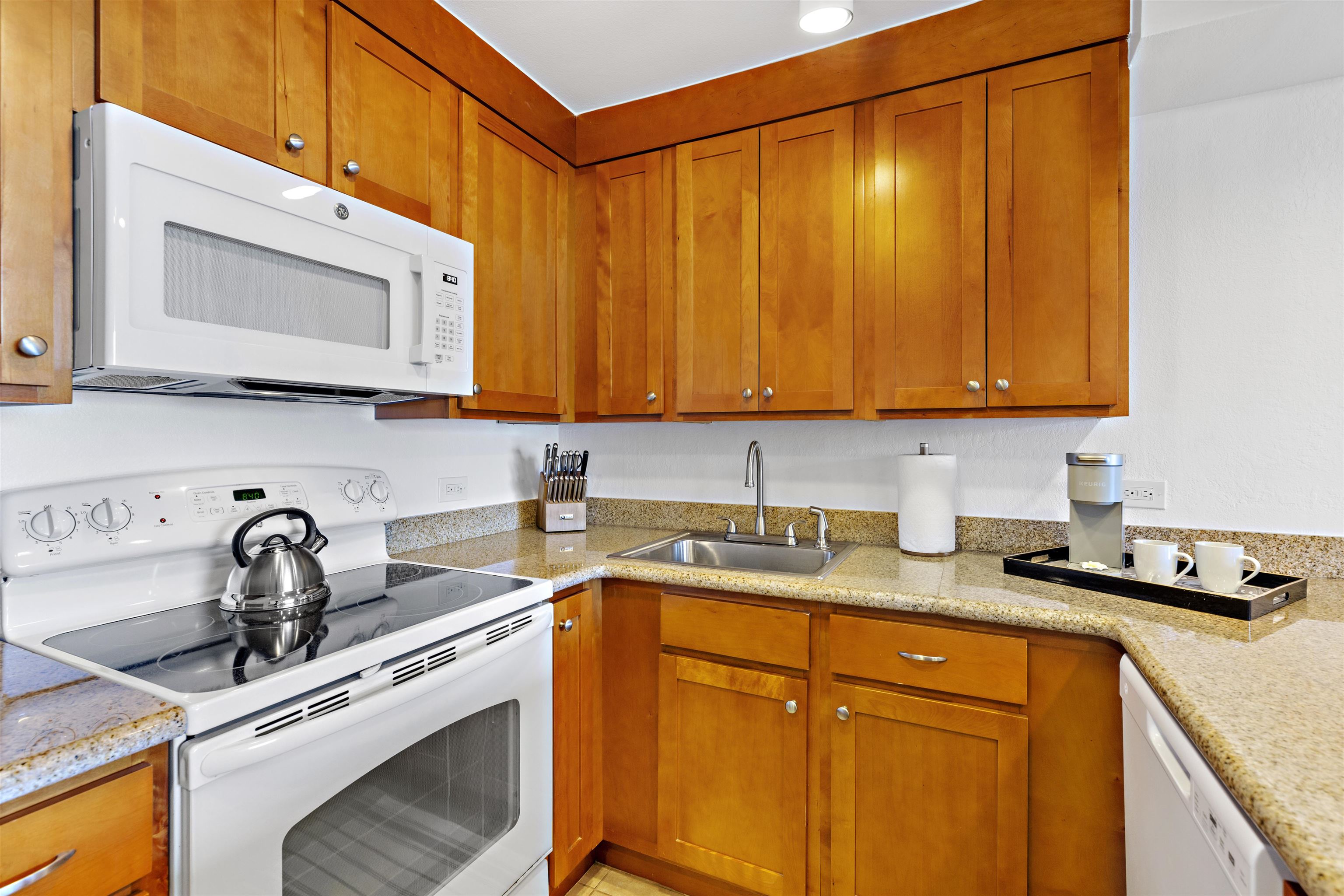Kaanapali Shores condo # 433, Lahaina, Hawaii - photo 10 of 35