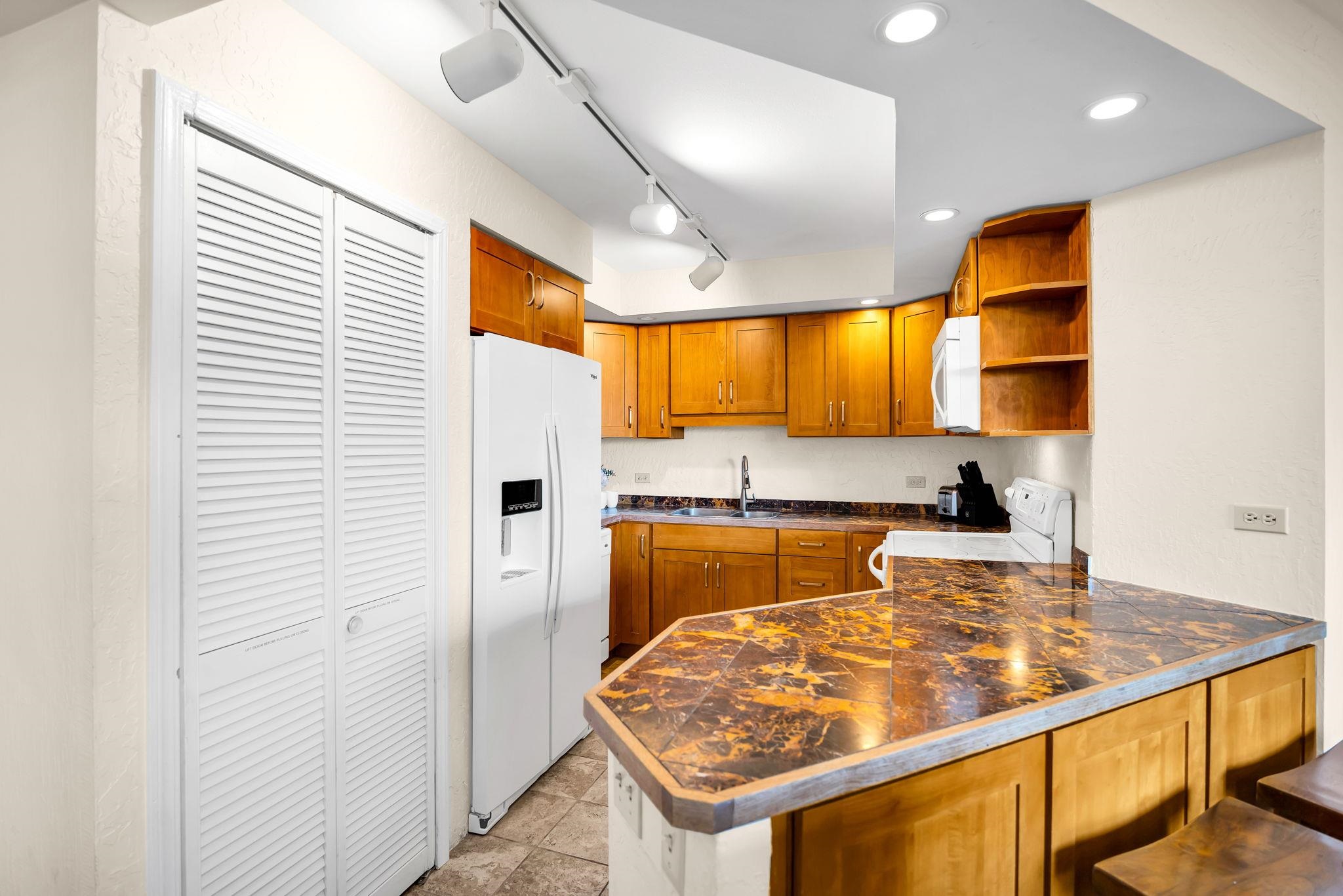 Kaanapali Shores condo # 516, Lahaina, Hawaii - photo 19 of 49