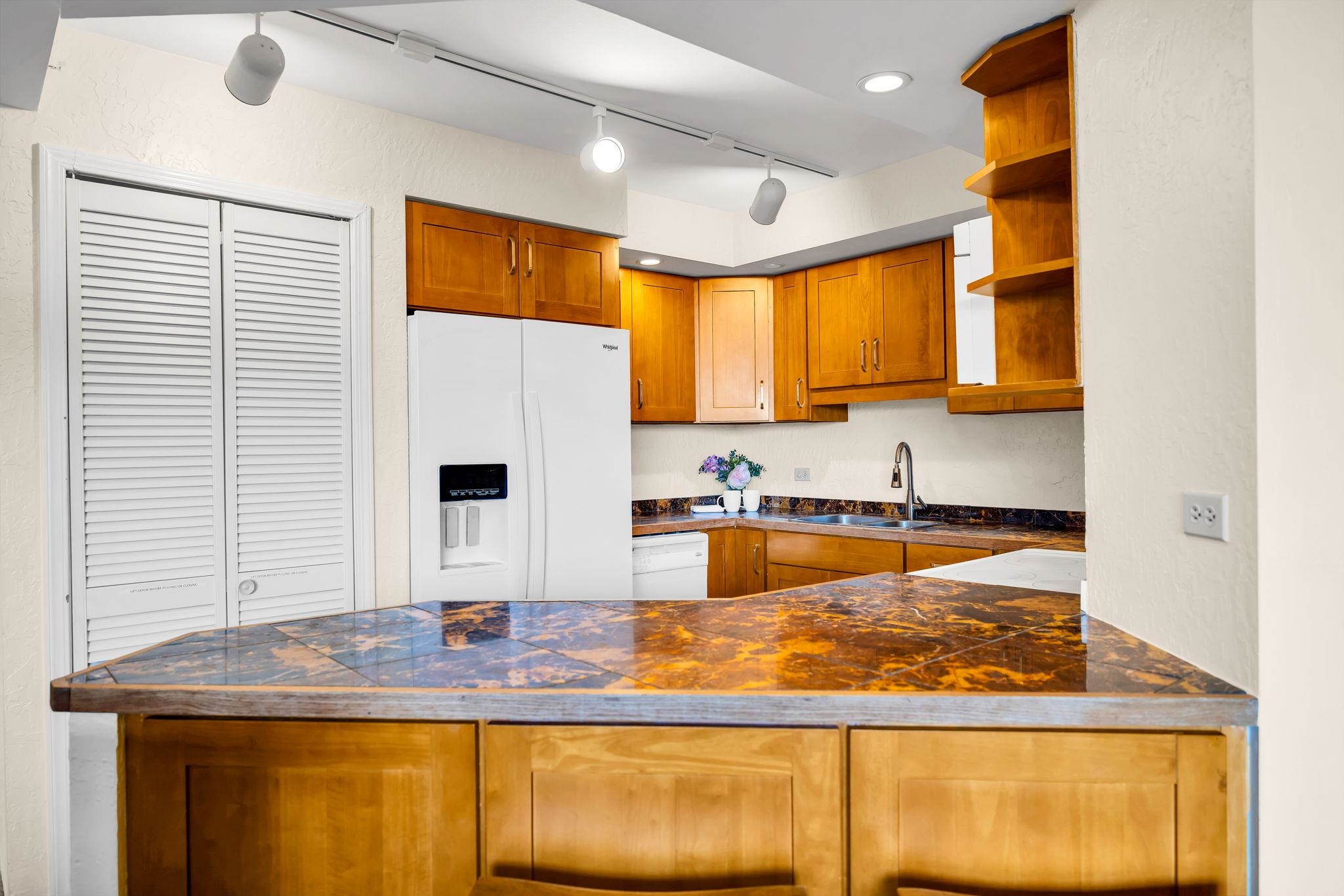 Kaanapali Shores condo # 516, Lahaina, Hawaii - photo 20 of 49