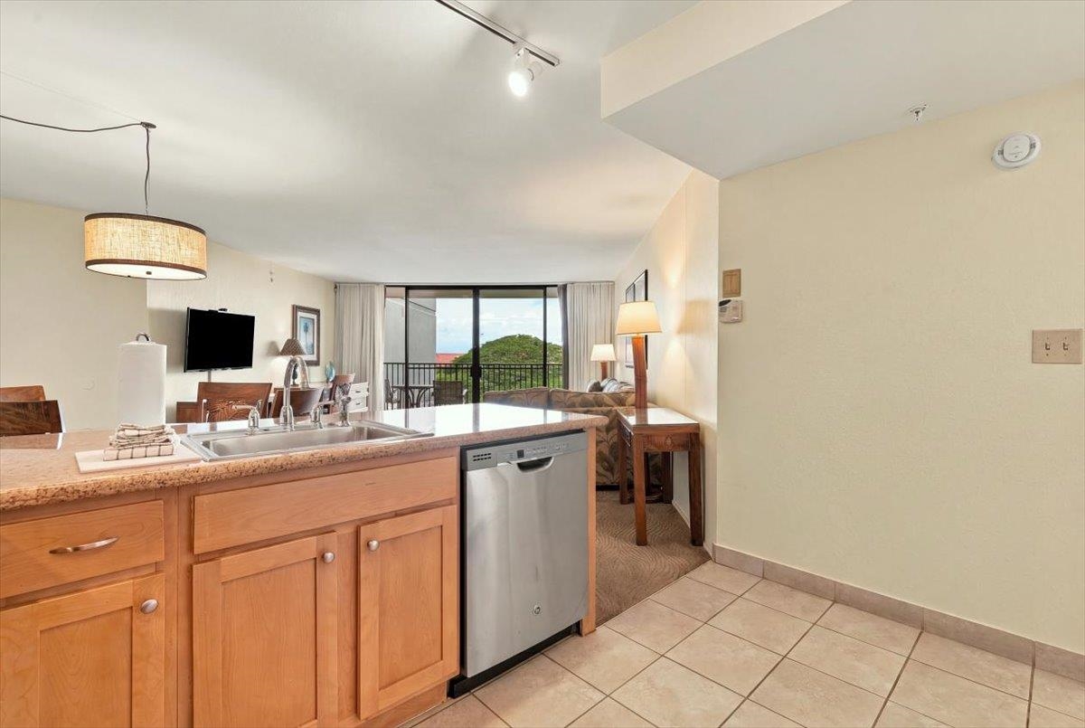 Kaanapali Shores condo # 522, Lahaina, Hawaii - photo 4 of 33