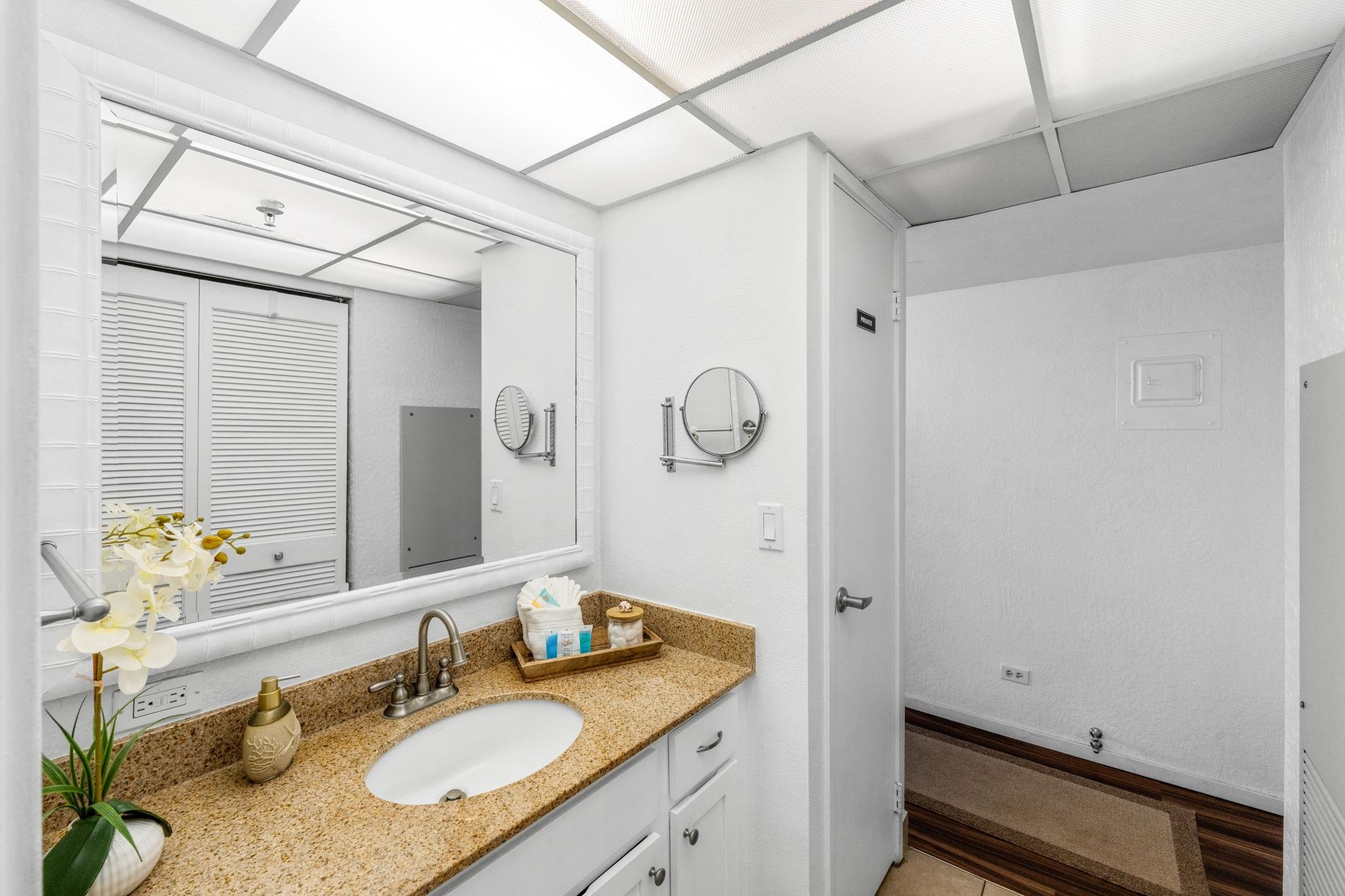 Kaanapali Shores condo # 538, Lahaina, Hawaii - photo 7 of 34