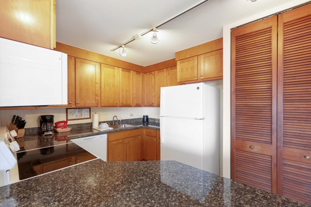 Kaanapali Shores condo # 615, Lahaina, Hawaii - photo 14 of 36