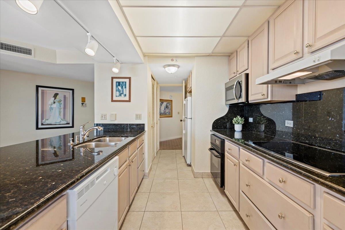 Kaanapali Shores condo # 701, Lahaina, Hawaii - photo 11 of 40