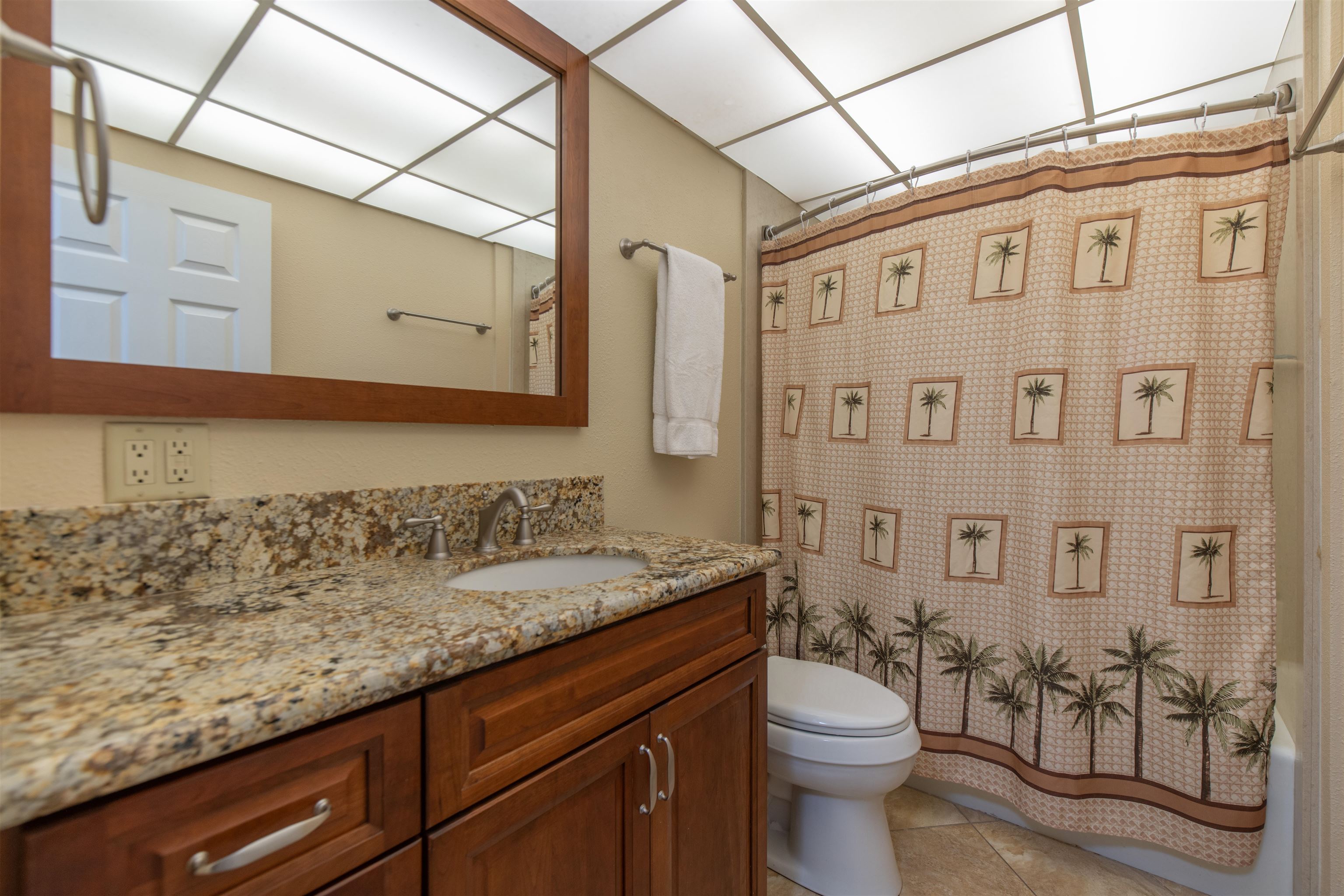 Kaanapali Shores condo # 825, Lahaina, Hawaii - photo 13 of 36
