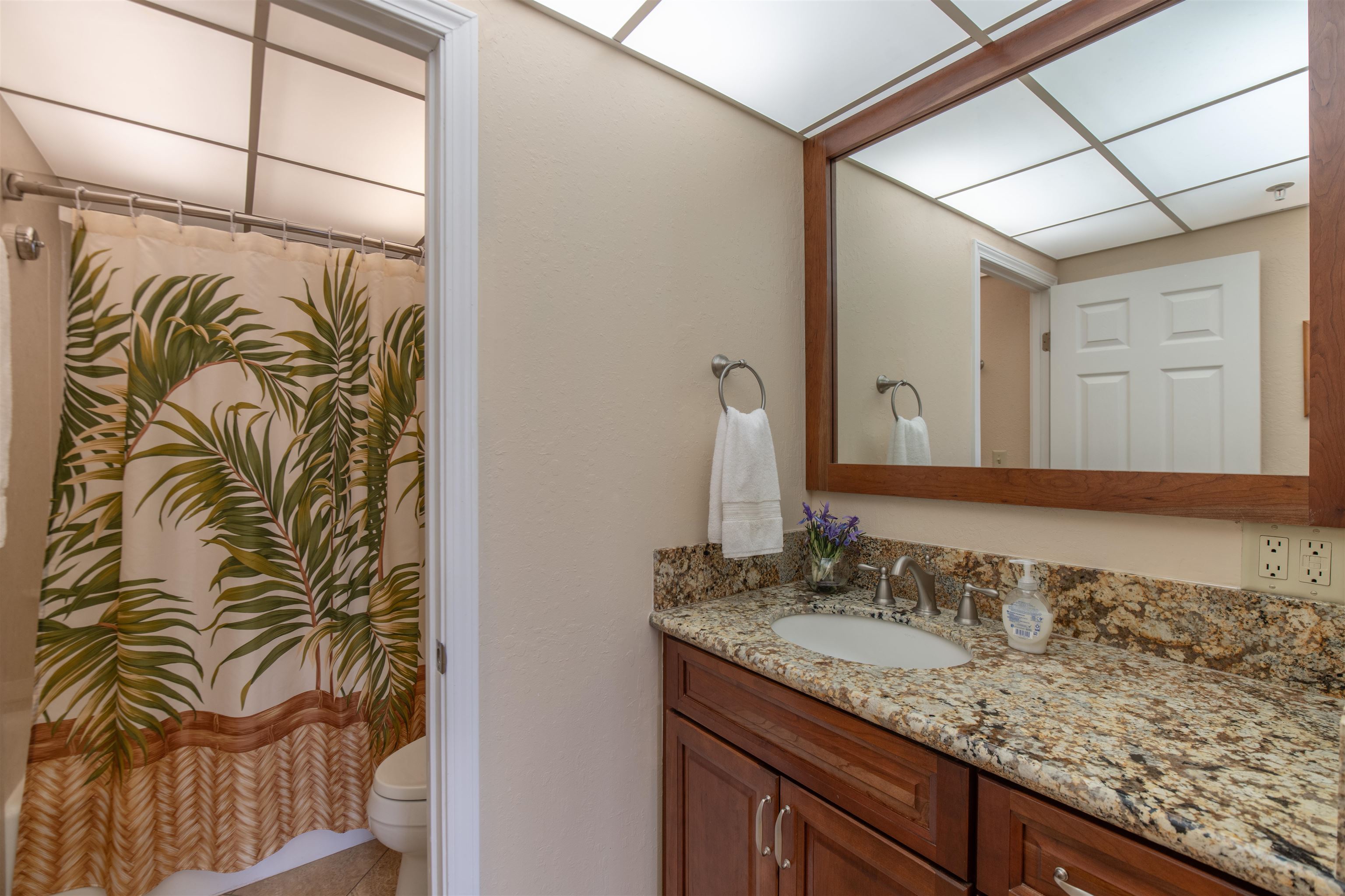 Kaanapali Shores condo # 825, Lahaina, Hawaii - photo 14 of 36