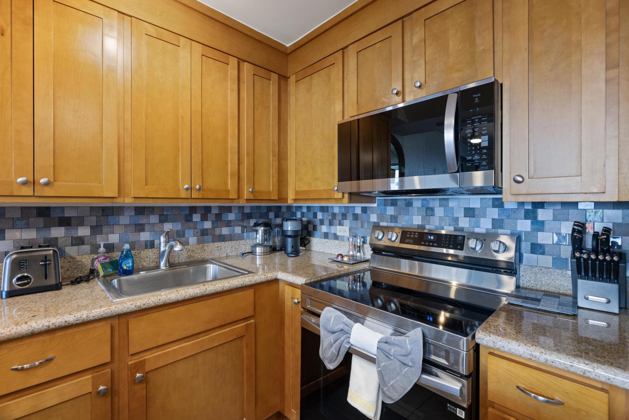 Kaanapali Shores condo # 826, Lahaina, Hawaii - photo 10 of 26