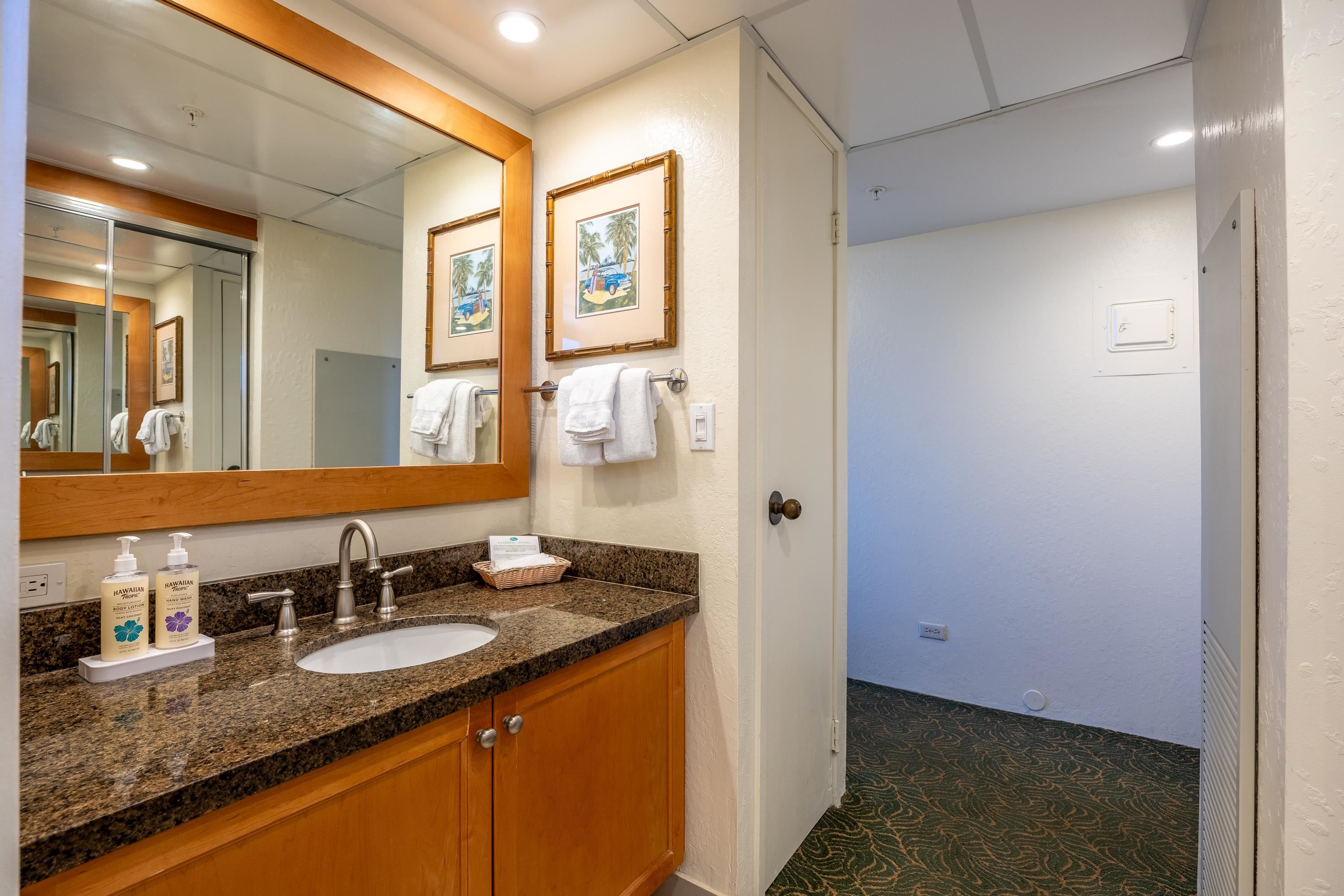 Kaanapali Shores condo # 834, Lahaina, Hawaii - photo 16 of 41