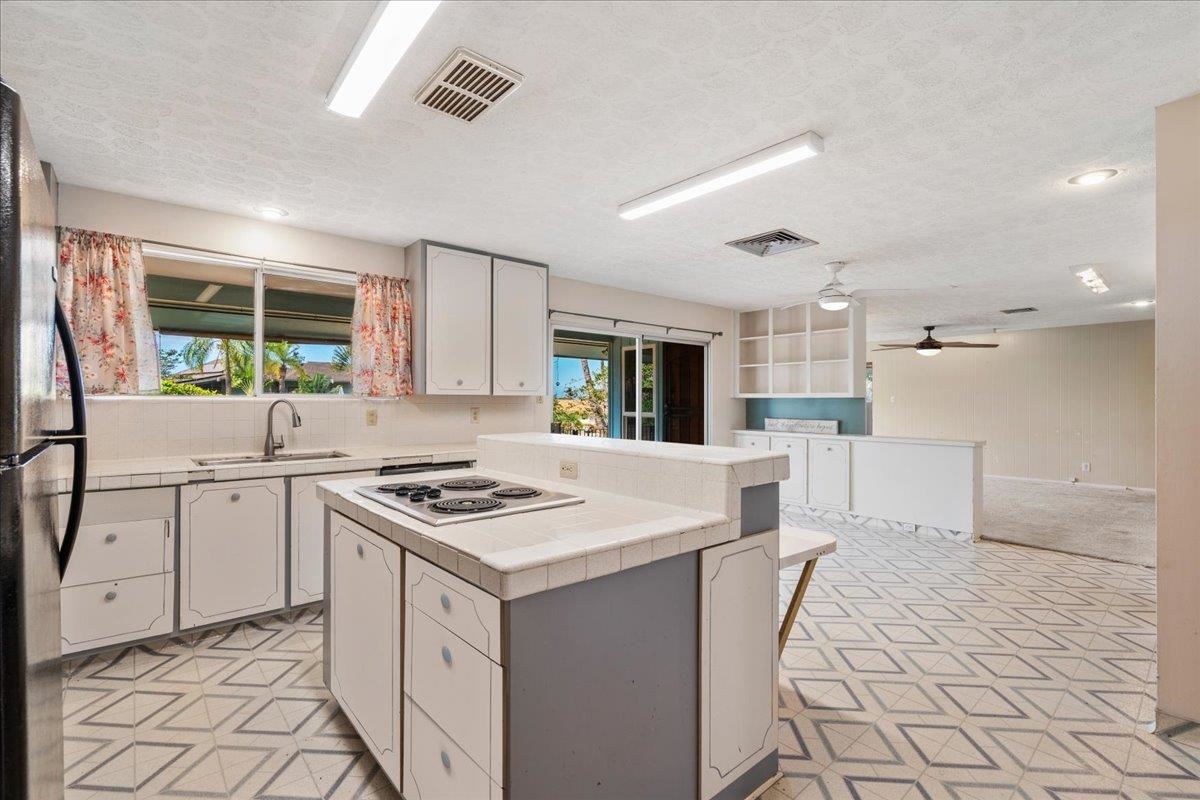 345  Auhana Rd Kihei, Kihei home - photo 17 of 50