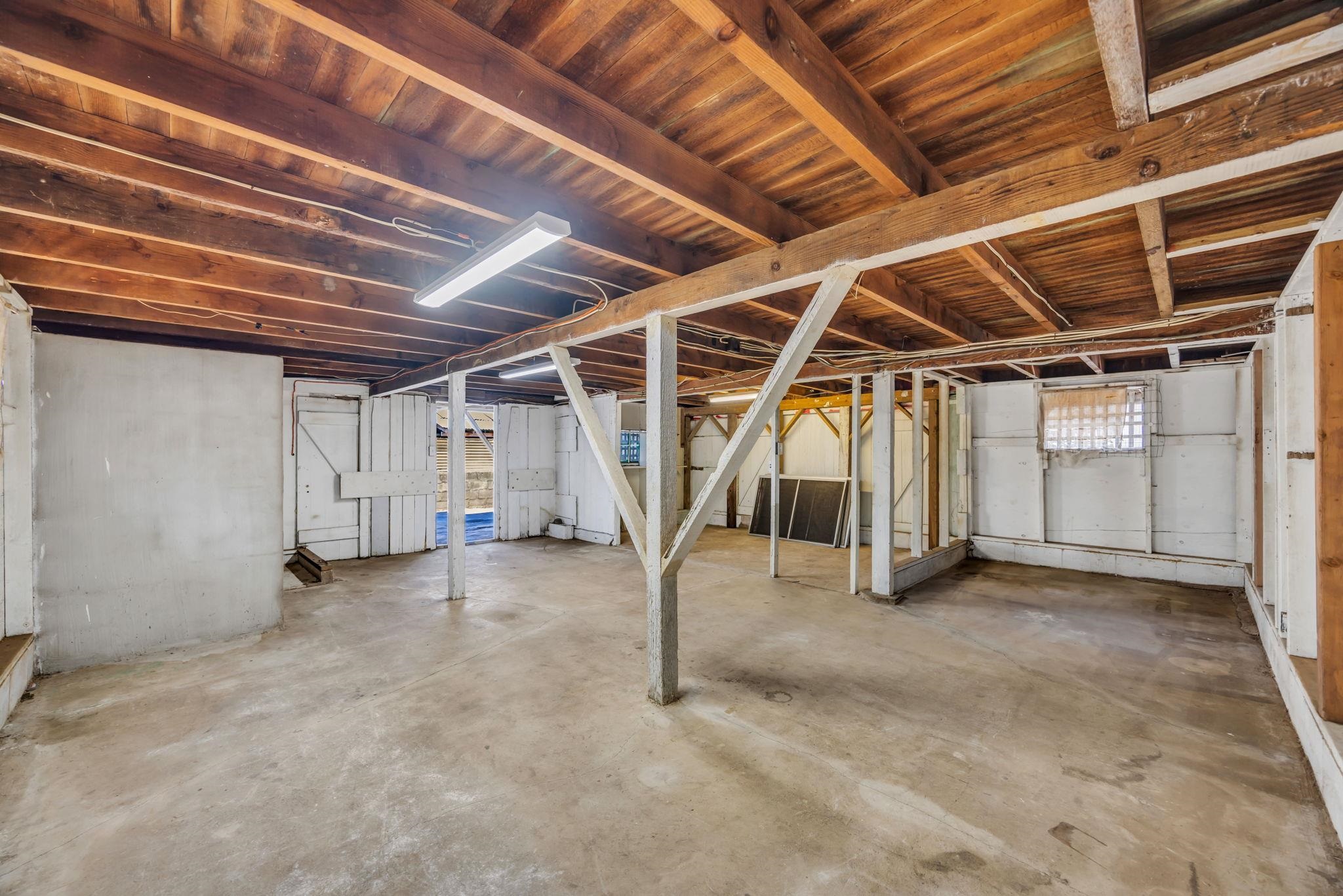 346  Alahee Dr , Wailuku home - photo 32 of 50