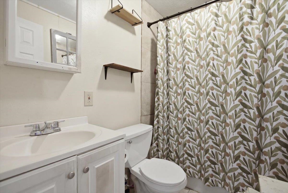 Happy Valley Village condo # A2, Wailuku, Hawaii - photo 5 of 28