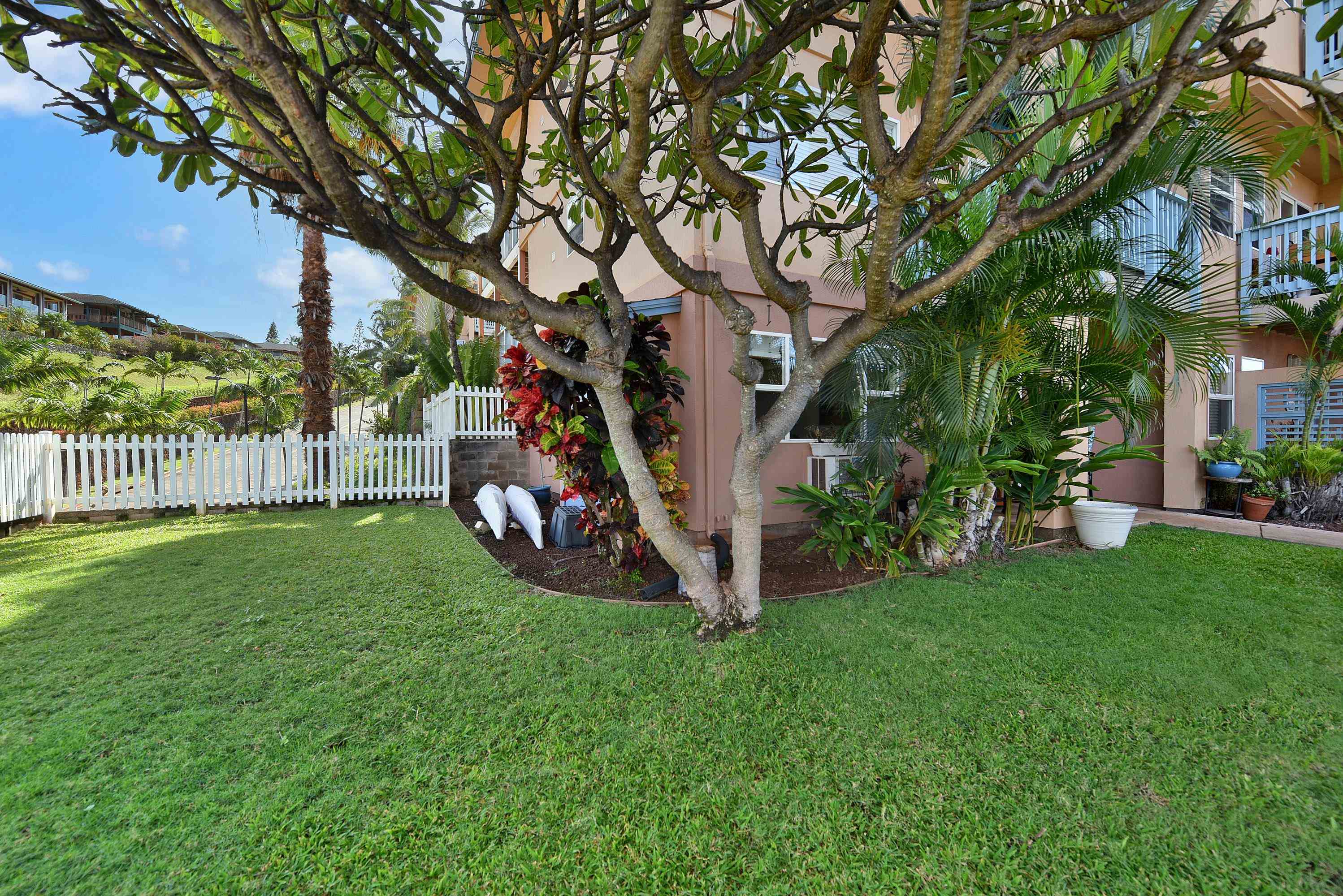 Villas at Kahana Ridge condo # 718, Lahaina, Hawaii - photo 3 of 37
