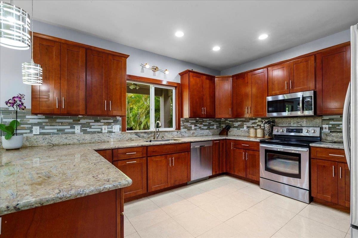 35  Onekea Pl , Wailuku home - photo 12 of 46