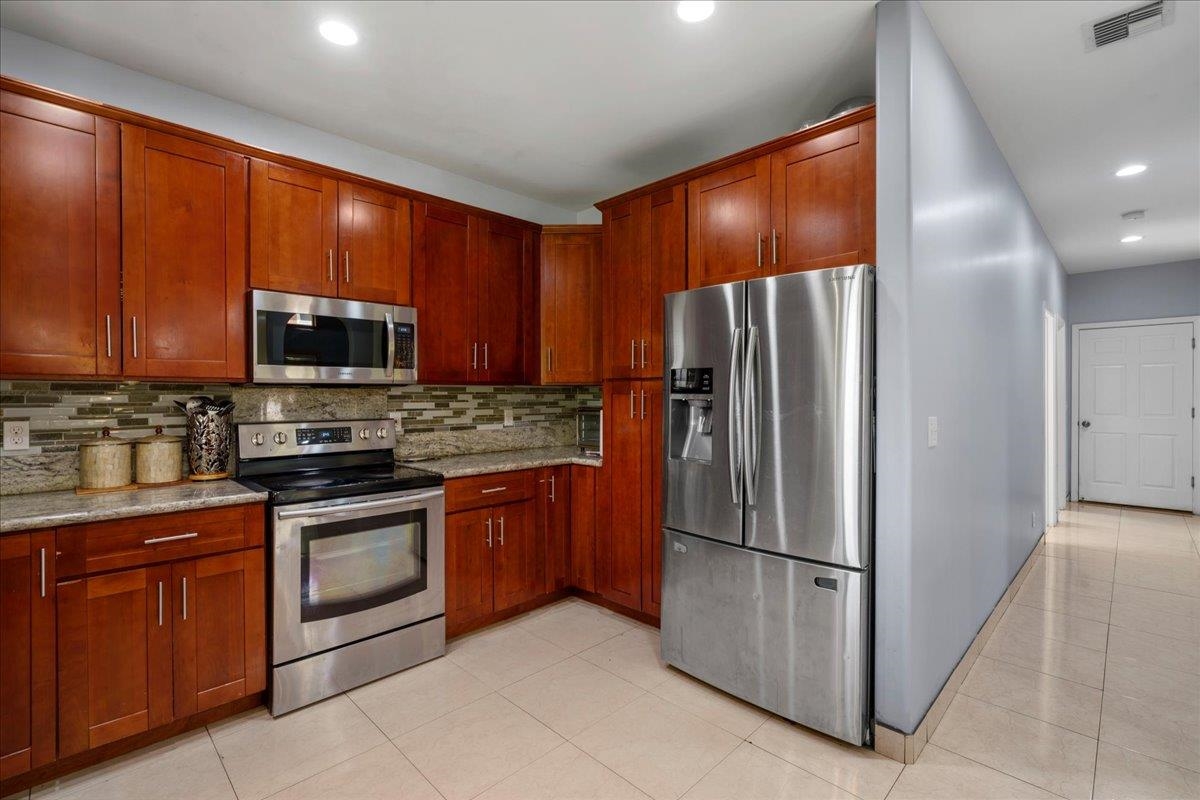 35  Onekea Pl , Wailuku home - photo 13 of 46