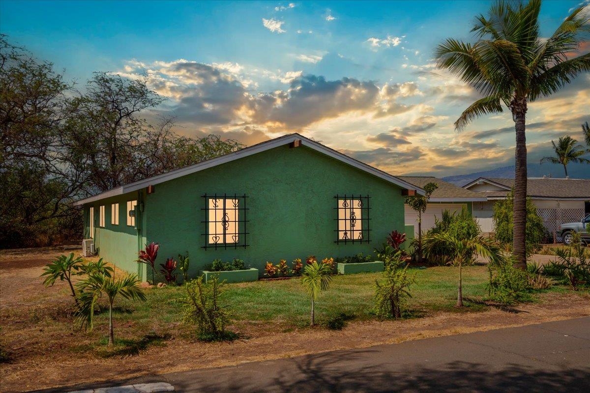 350  Kinaole Cir Kihei, Kihei home - photo 2 of 50