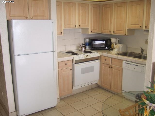 Papakea Resort I II condo # A303, Lahaina, Hawaii - photo 9 of 20