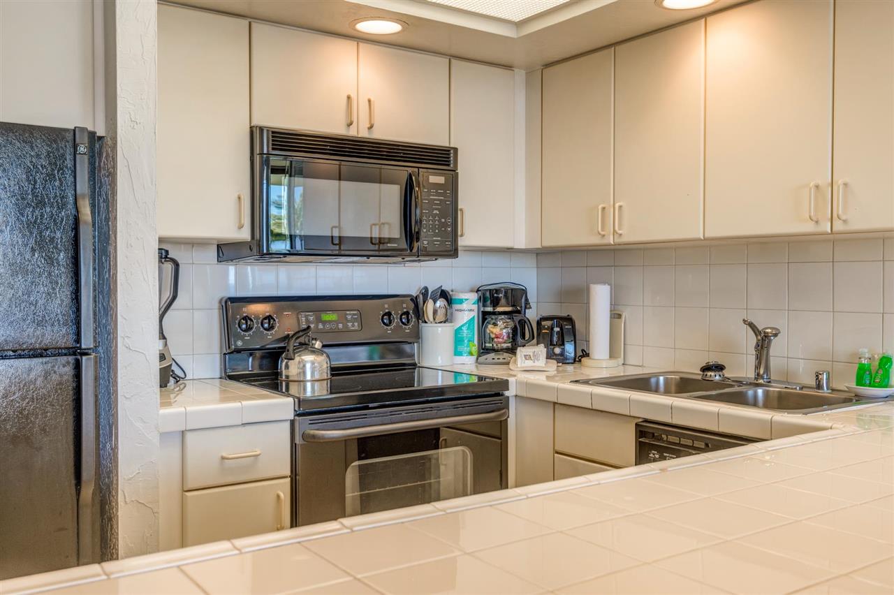 Papakea Resort I II condo # B-305, Lahaina, Hawaii - photo 12 of 24