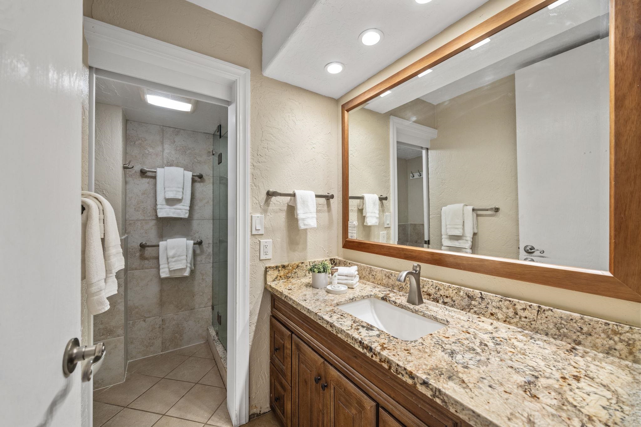 Papakea Resort I II condo # D-401, Lahaina, Hawaii - photo 16 of 37