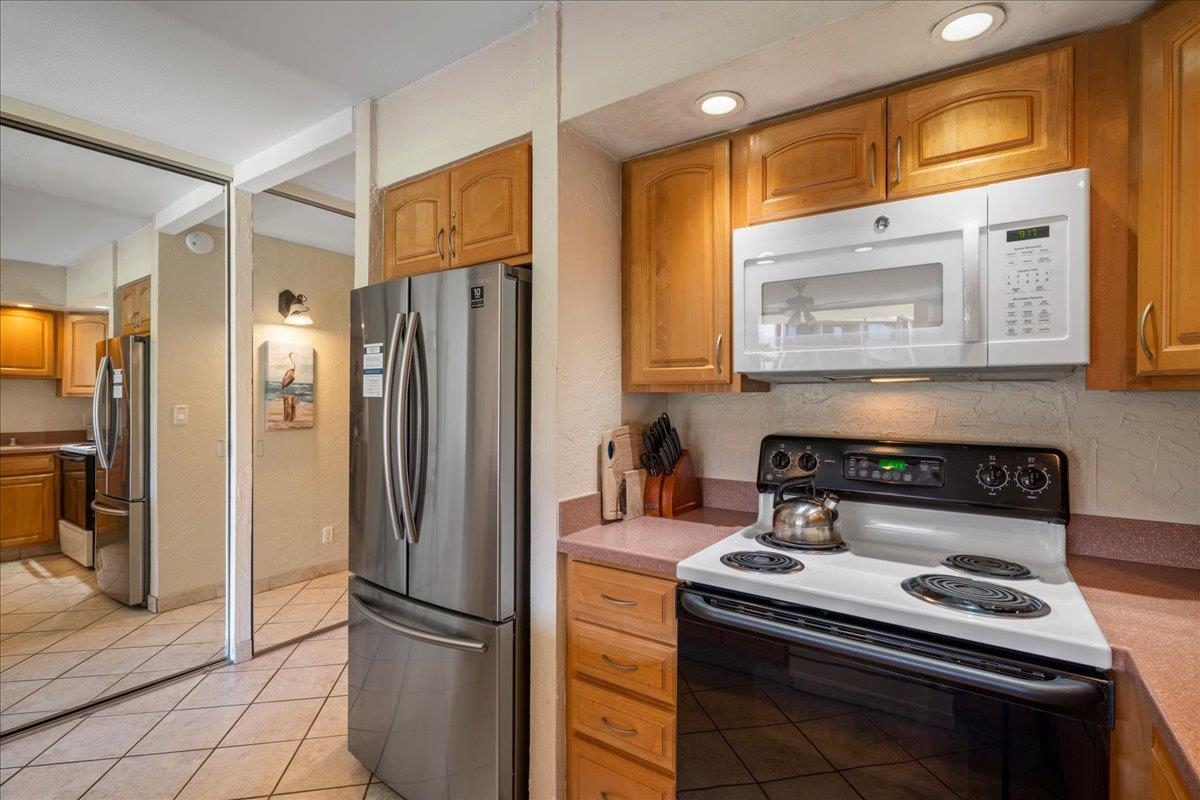 Papakea Resort I II condo # E209, Lahaina, Hawaii - photo 11 of 34