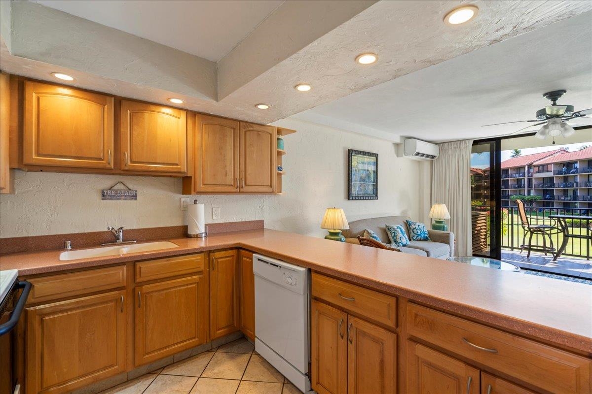 Papakea Resort I II condo # E209, Lahaina, Hawaii - photo 8 of 34