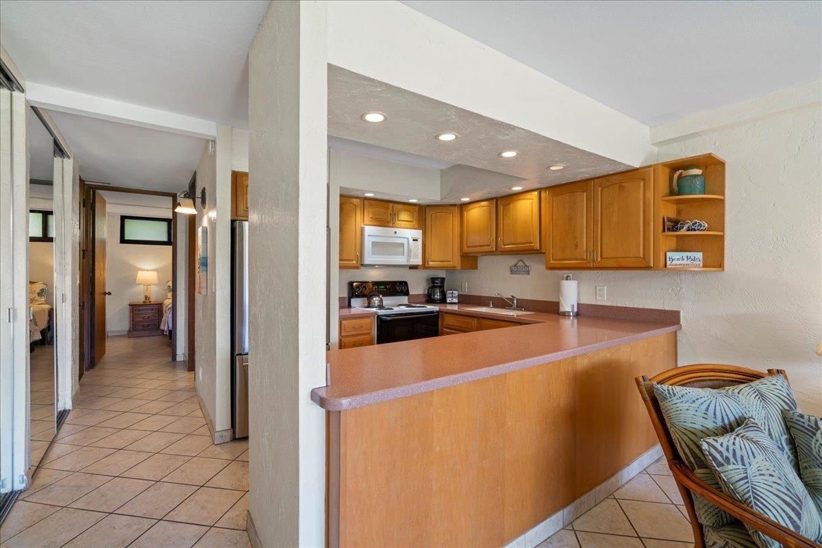 Papakea Resort I II condo # E209, Lahaina, Hawaii - photo 9 of 34