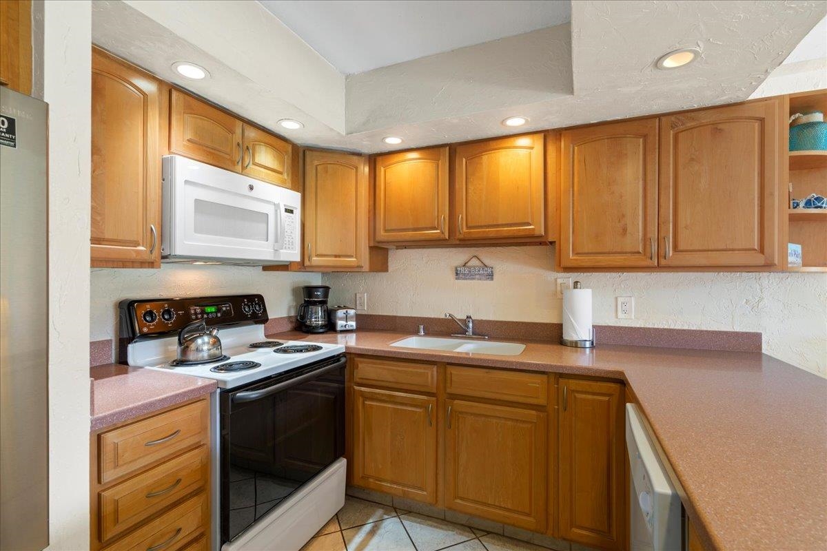 Papakea Resort I II condo # E209, Lahaina, Hawaii - photo 10 of 34