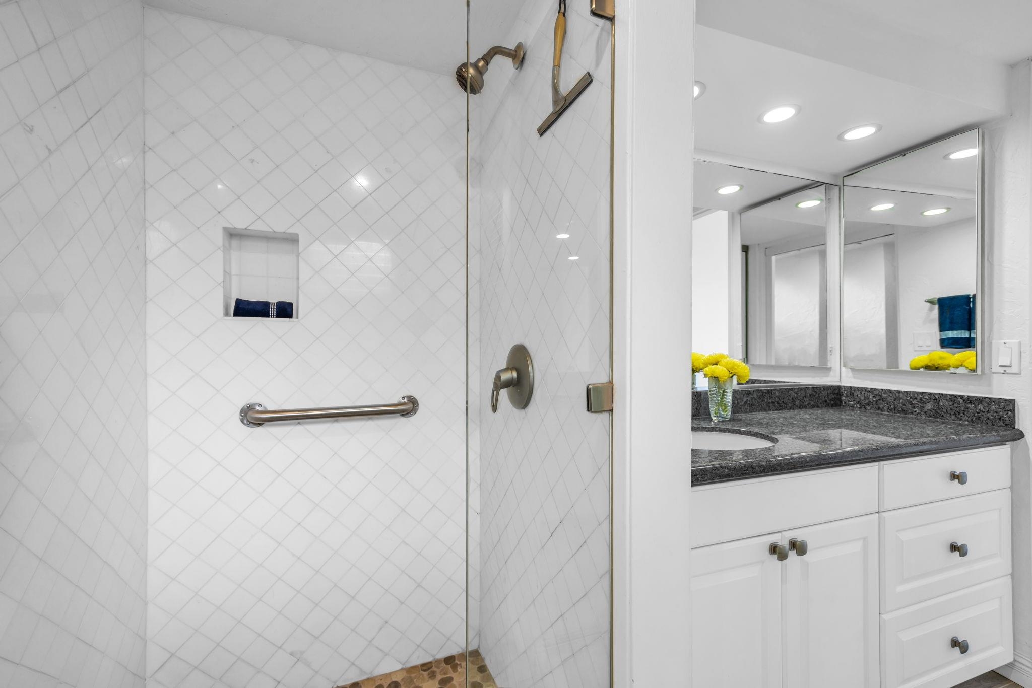 Papakea Resort I II condo # F303, Lahaina, Hawaii - photo 16 of 20