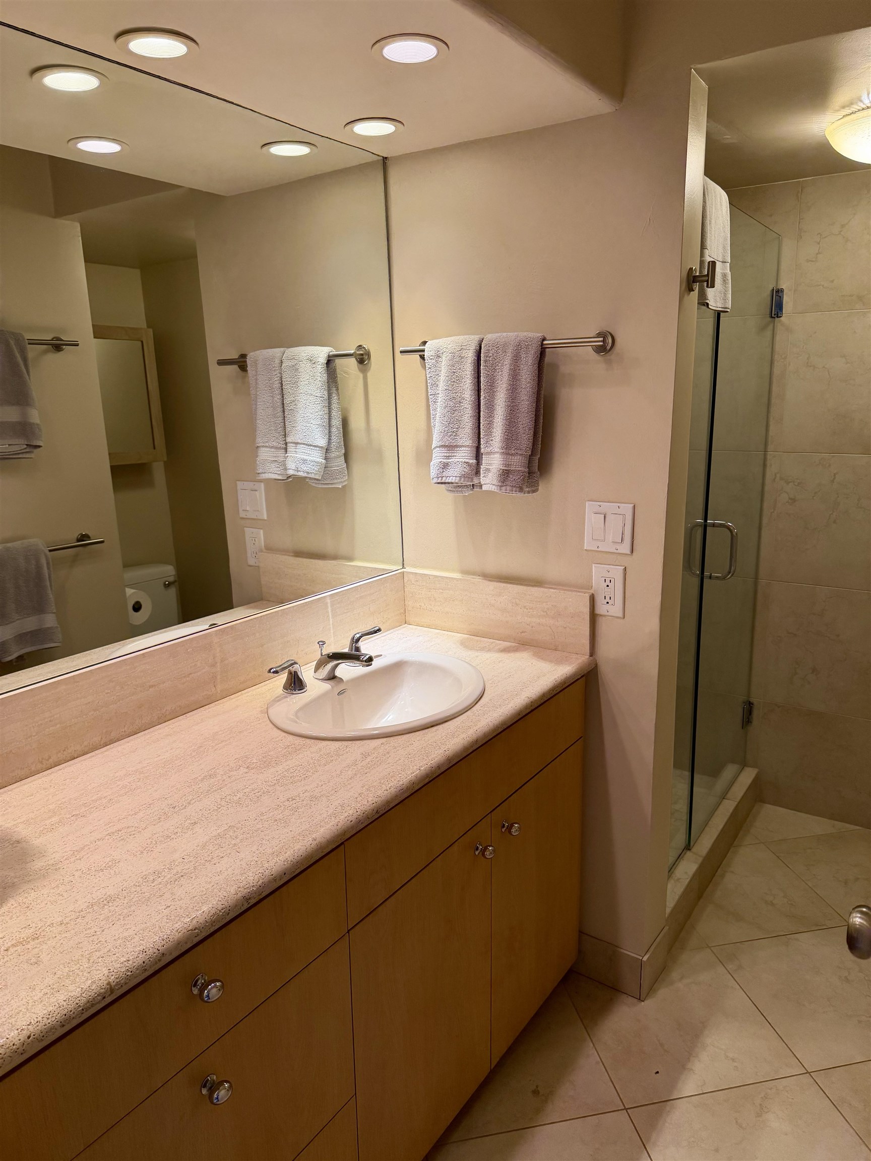 Papakea Resort I II condo # F406, Lahaina, Hawaii - photo 11 of 39