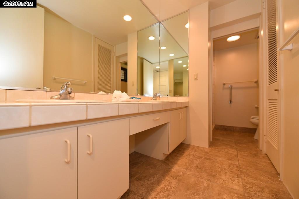 Papakea Resort I II condo # F 408, Lahaina, Hawaii - photo 9 of 19
