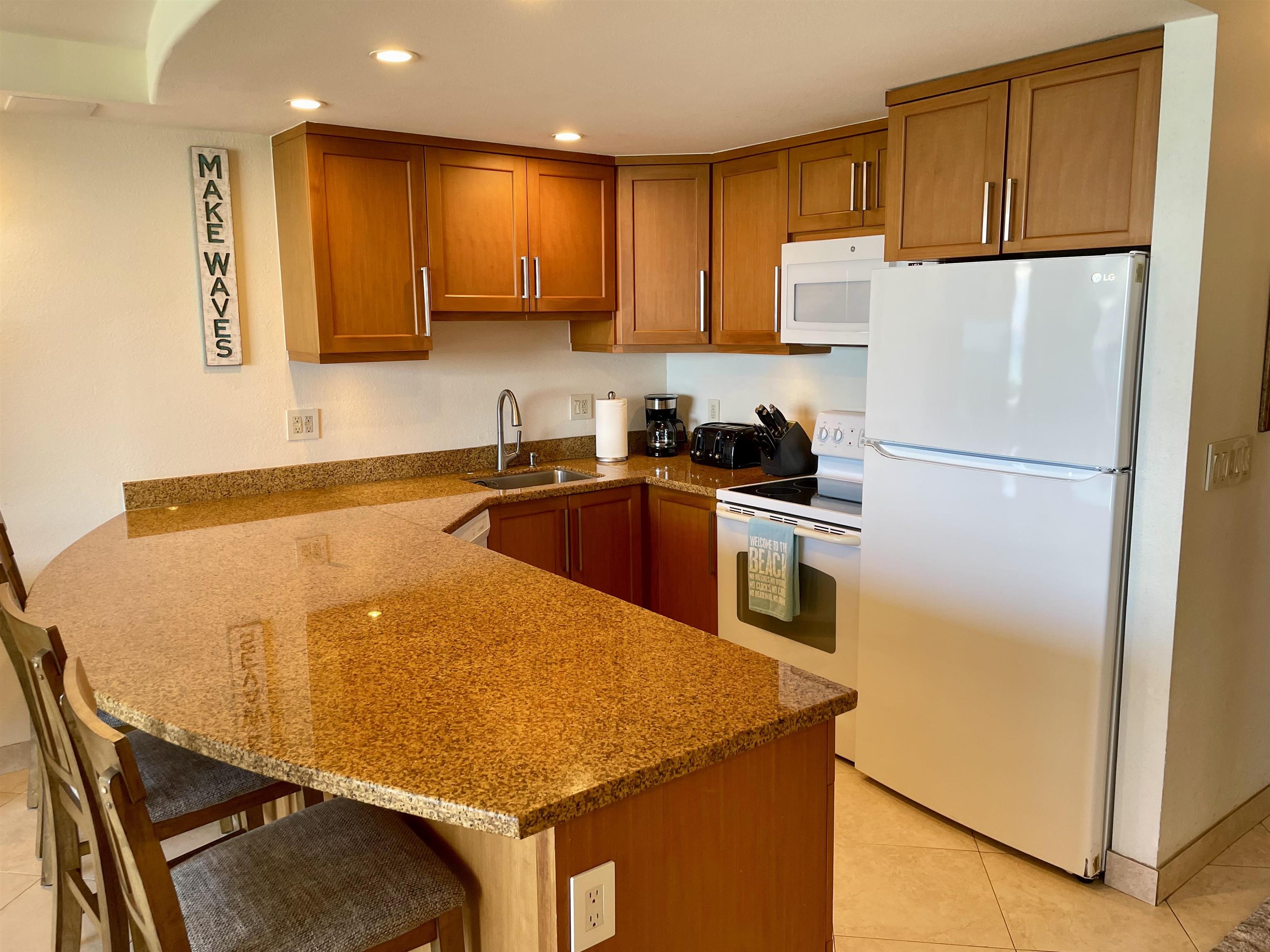 Papakea Resort I II condo # L205, Lahaina, Hawaii - photo 3 of 21