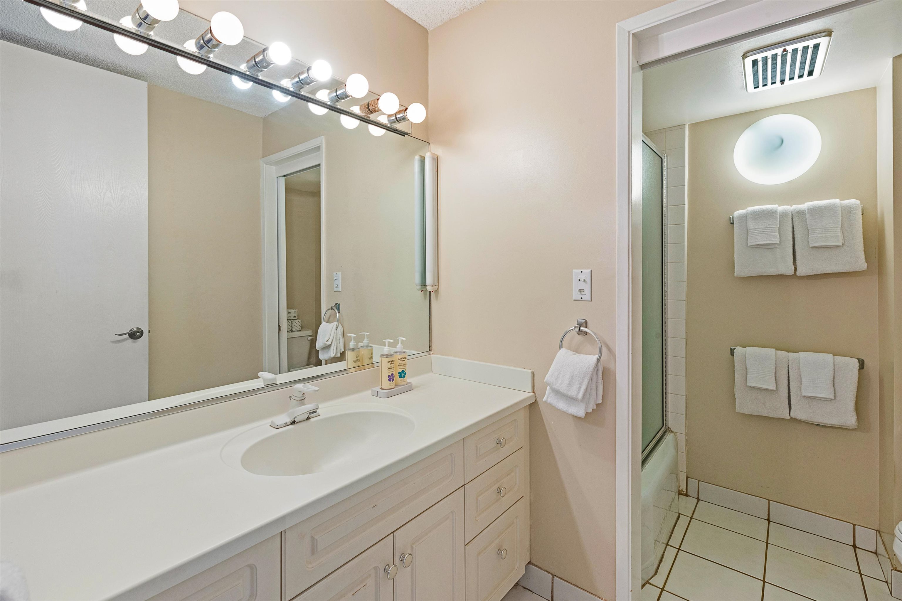 Papakea Resort I II condo # L-306, Lahaina, Hawaii - photo 19 of 46