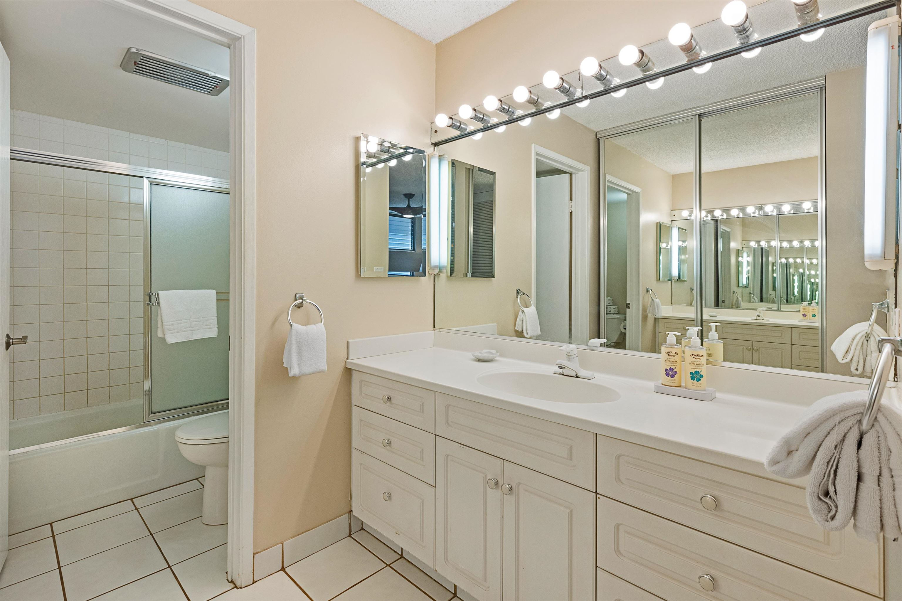 Papakea Resort I II condo # L-306, Lahaina, Hawaii - photo 32 of 46