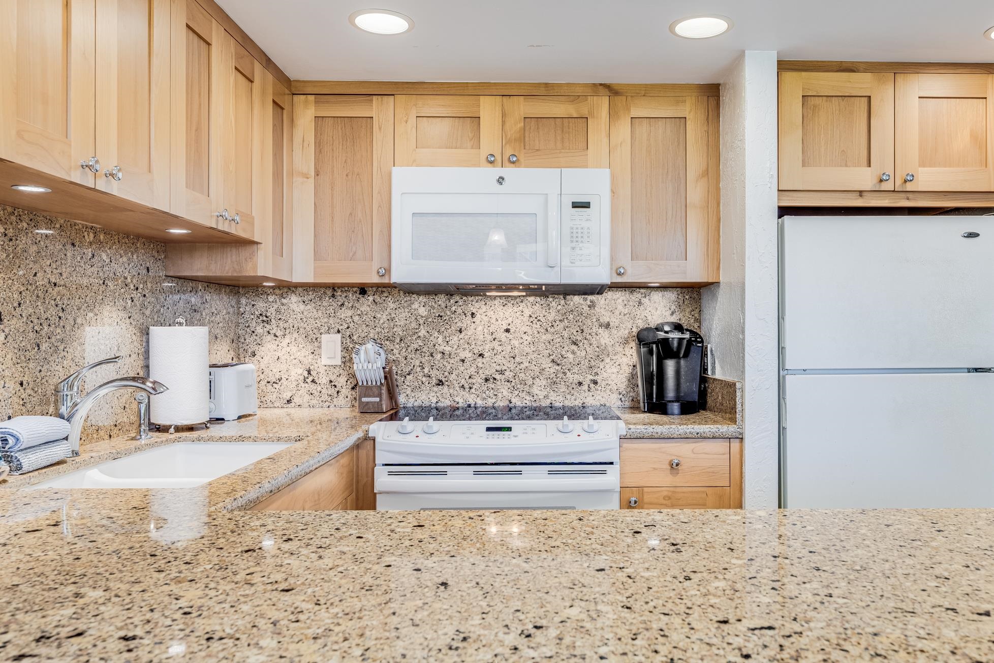 Papakea Resort I II condo # D309, Lahaina, Hawaii - photo 8 of 34