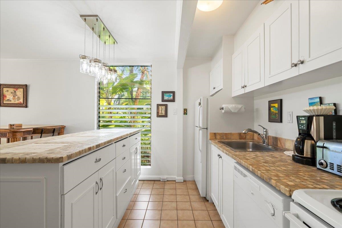 Maui Sands I condo # 2A, Lahaina, Hawaii - photo 8 of 32