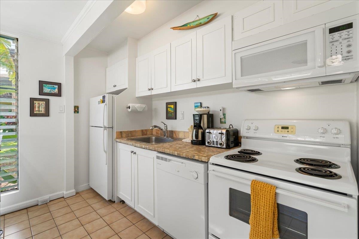 Maui Sands I condo # 2A, Lahaina, Hawaii - photo 9 of 32